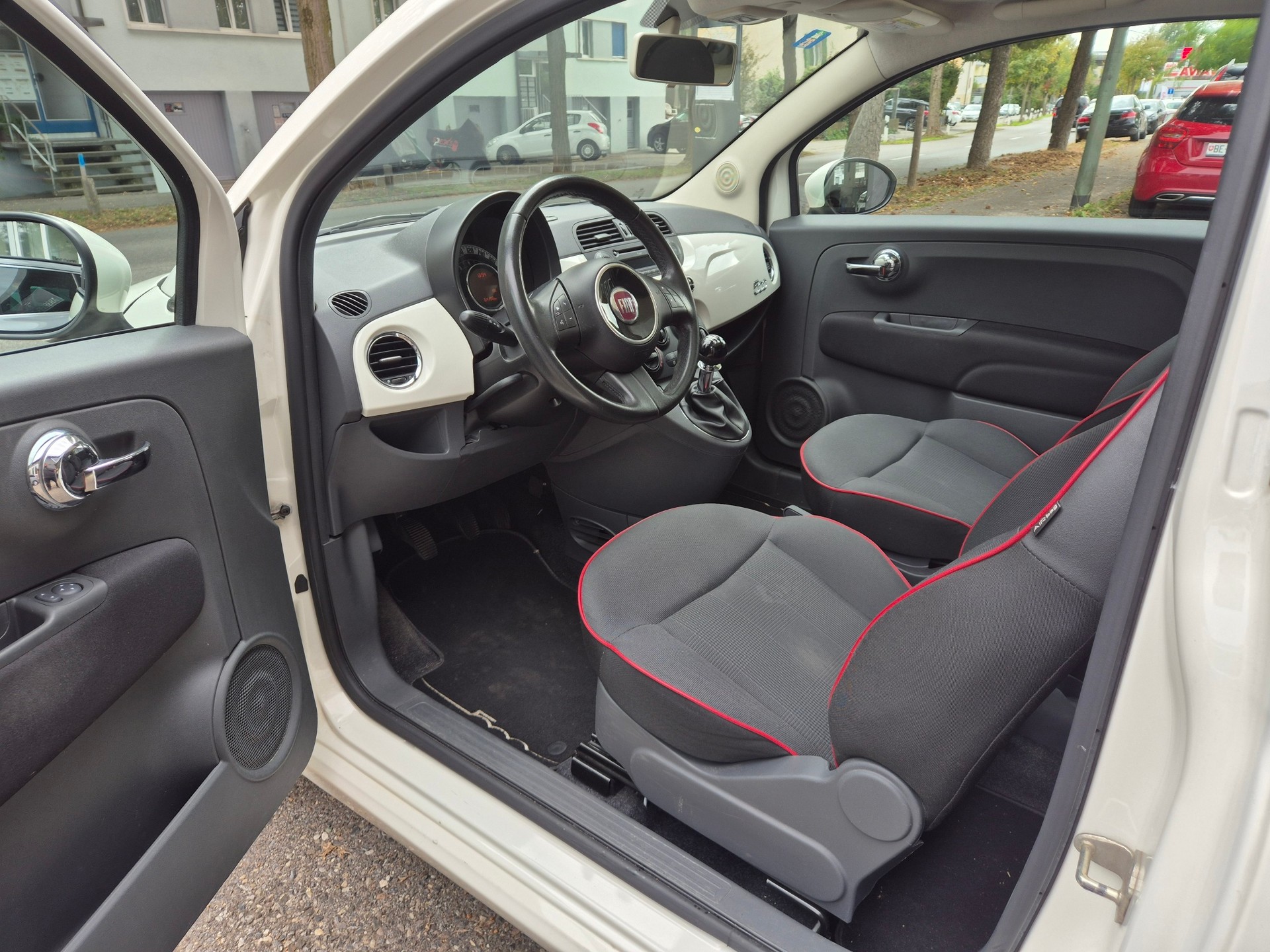 FIAT 500C 0.9 Twinair Turbo Lounge * Panoramadach * CH-Fahrzeug* 8 Fach Bereift *-image-6