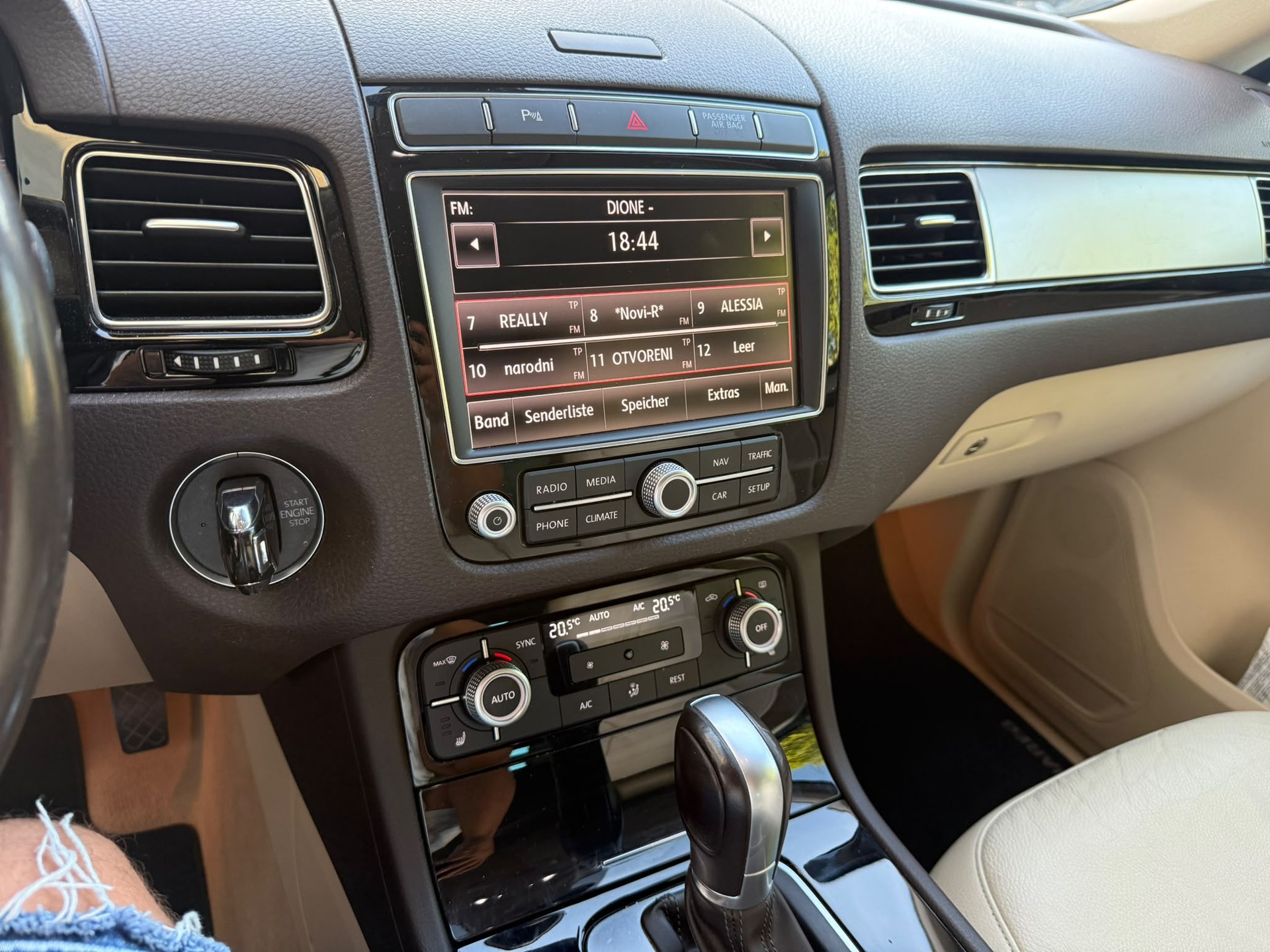 VW Touareg 3.0 TDI BlueMotion Technology Tiptronic-image-6