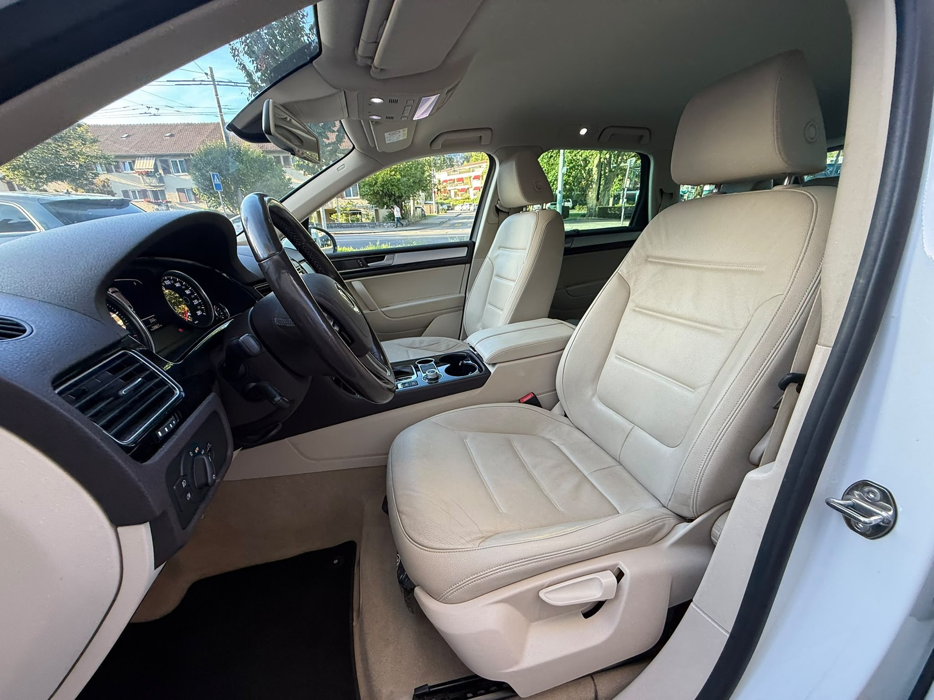 VW Touareg 3.0 TDI BlueMotion Technology Tiptronic-image-11