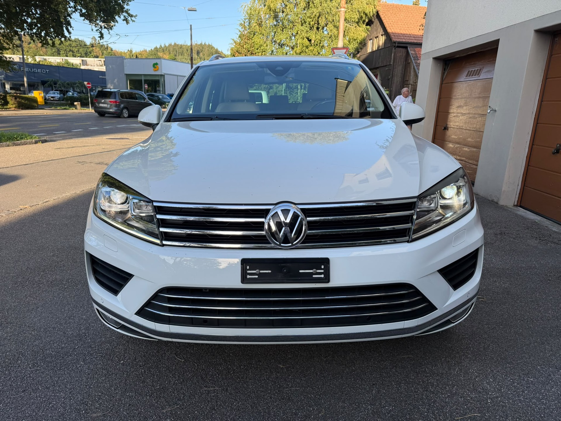 VW Touareg 3.0 TDI BlueMotion Technology Tiptronic-image-2