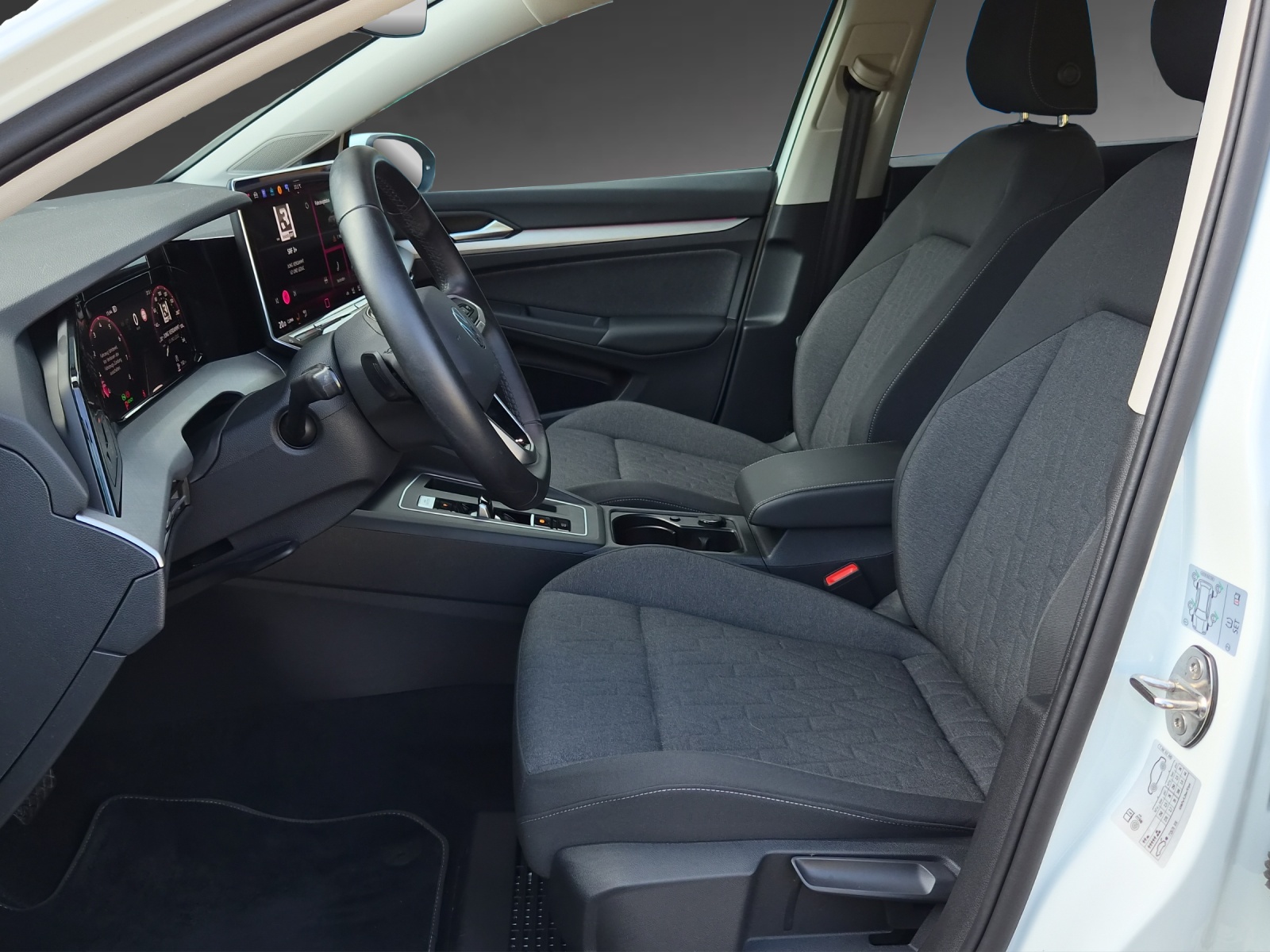 VW Golf 1.5 e TSI mHEV United DSG-image-5