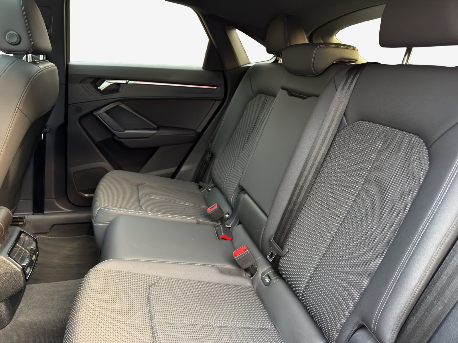 AUDI Q3 Sportback 35 TFSI S line Attraction S-tronic-image-11