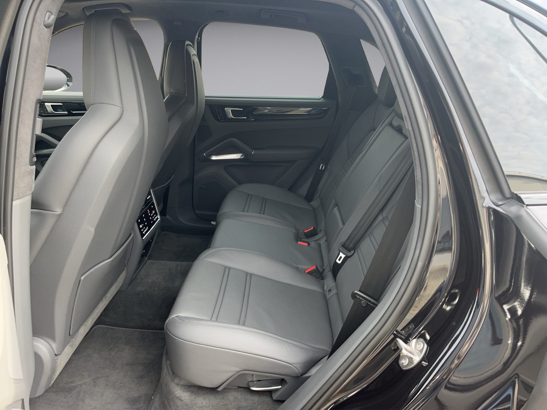 PORSCHE Cayenne Turbo *Luftfederung, Allradlenkung, ACC, Keramik bremsen, Porsche Garantie*-image-11