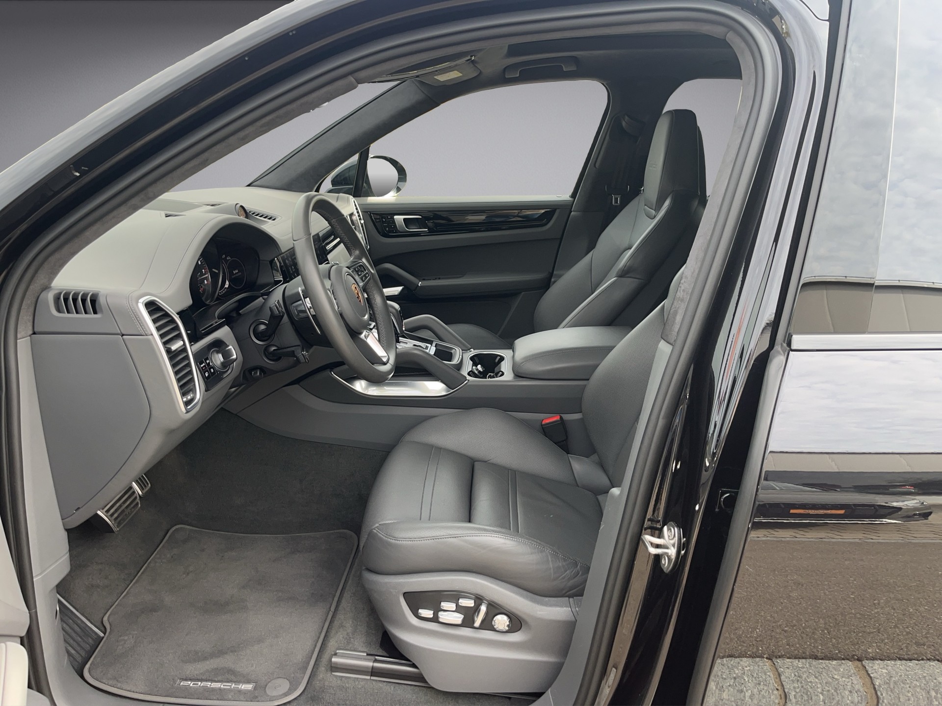 PORSCHE Cayenne Turbo *Luftfederung, Allradlenkung, ACC, Keramik bremsen, Porsche Garantie*-image-9