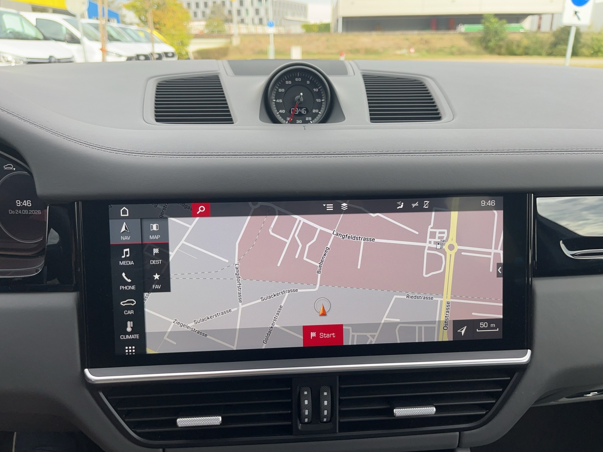 PORSCHE Cayenne Turbo *Luftfederung, Allradlenkung, ACC, Keramik bremsen, Porsche Garantie*-image-22