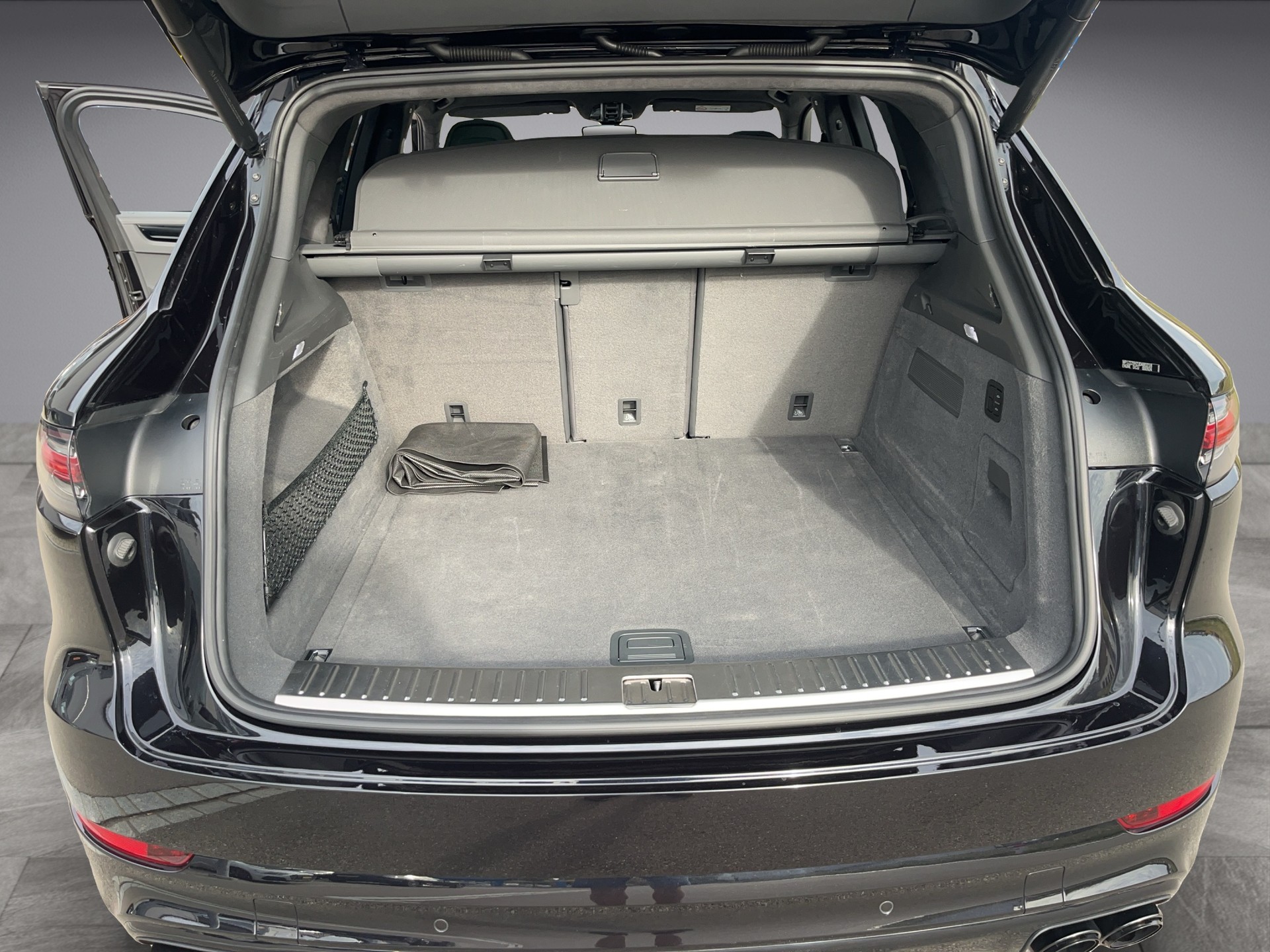 PORSCHE Cayenne Turbo *Luftfederung, Allradlenkung, ACC, Keramik bremsen, Porsche Garantie*-image-16