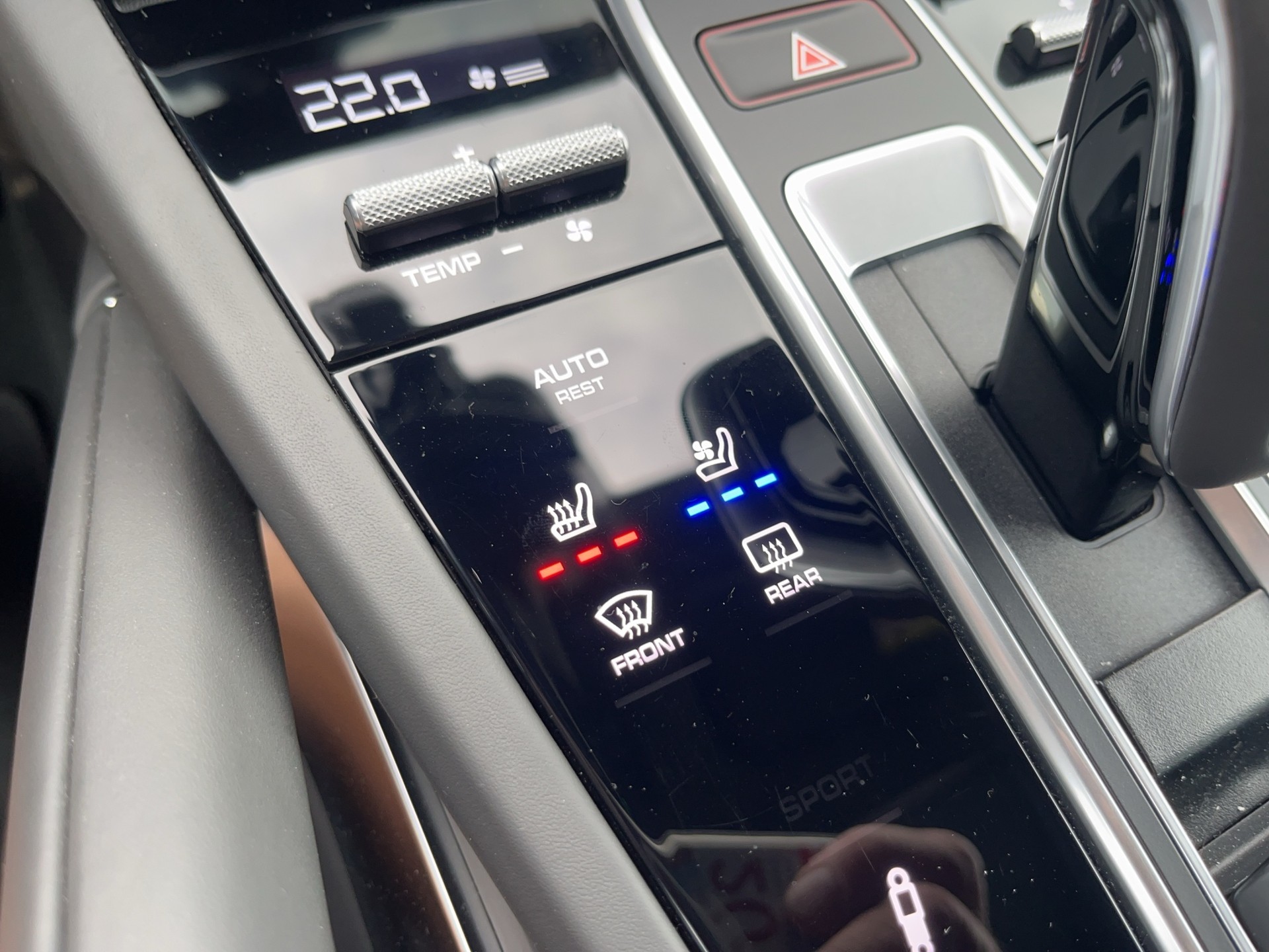 PORSCHE Cayenne Turbo *Luftfederung, Allradlenkung, ACC, Keramik bremsen, Porsche Garantie*-image-27