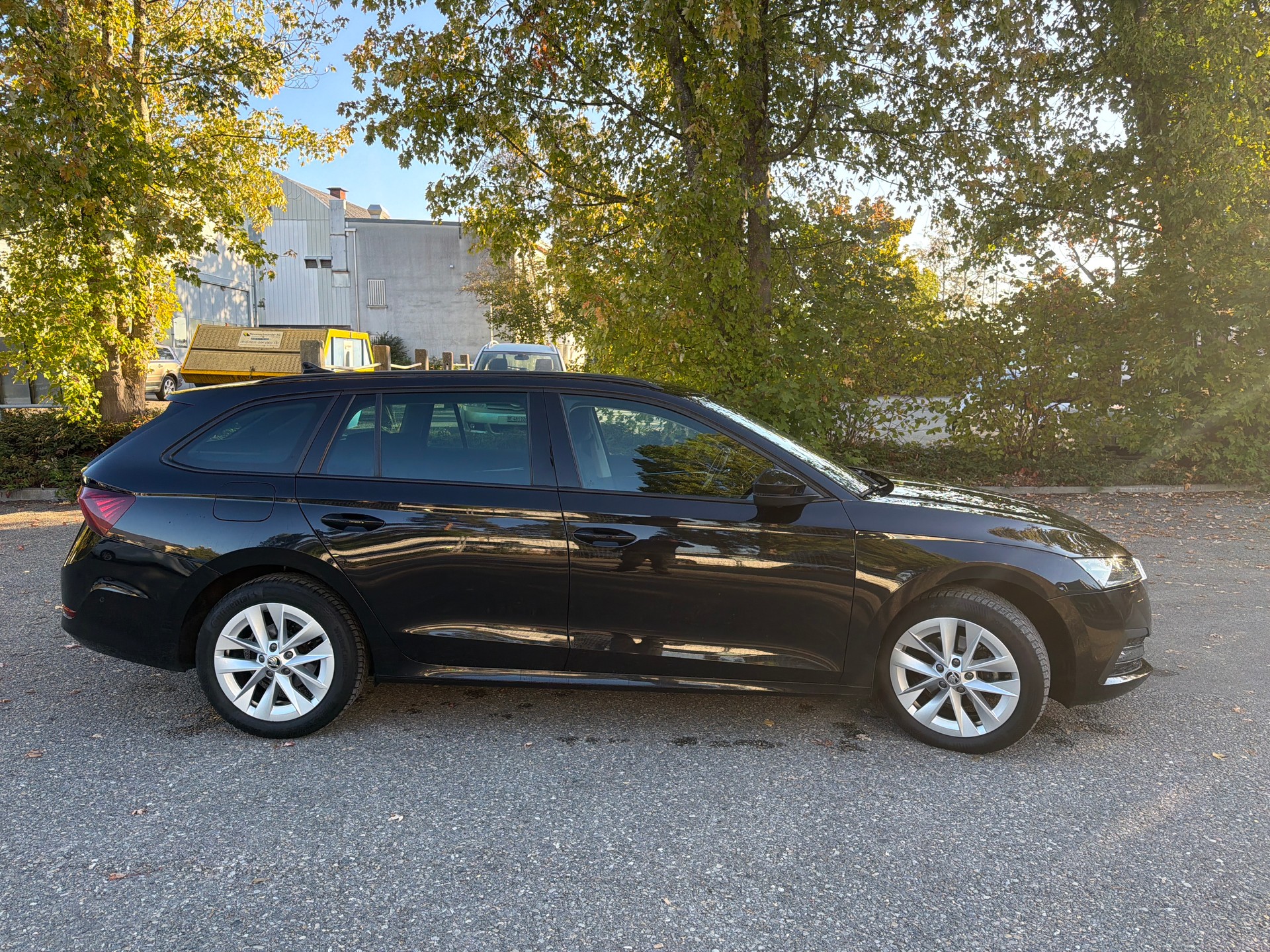 SKODA Octavia Combi 2.0 TDI DSG Style * Gr. Navi * LED * PDC V&H * RF-Kamera * Tempomat * Frisch Ab MFK-image-10