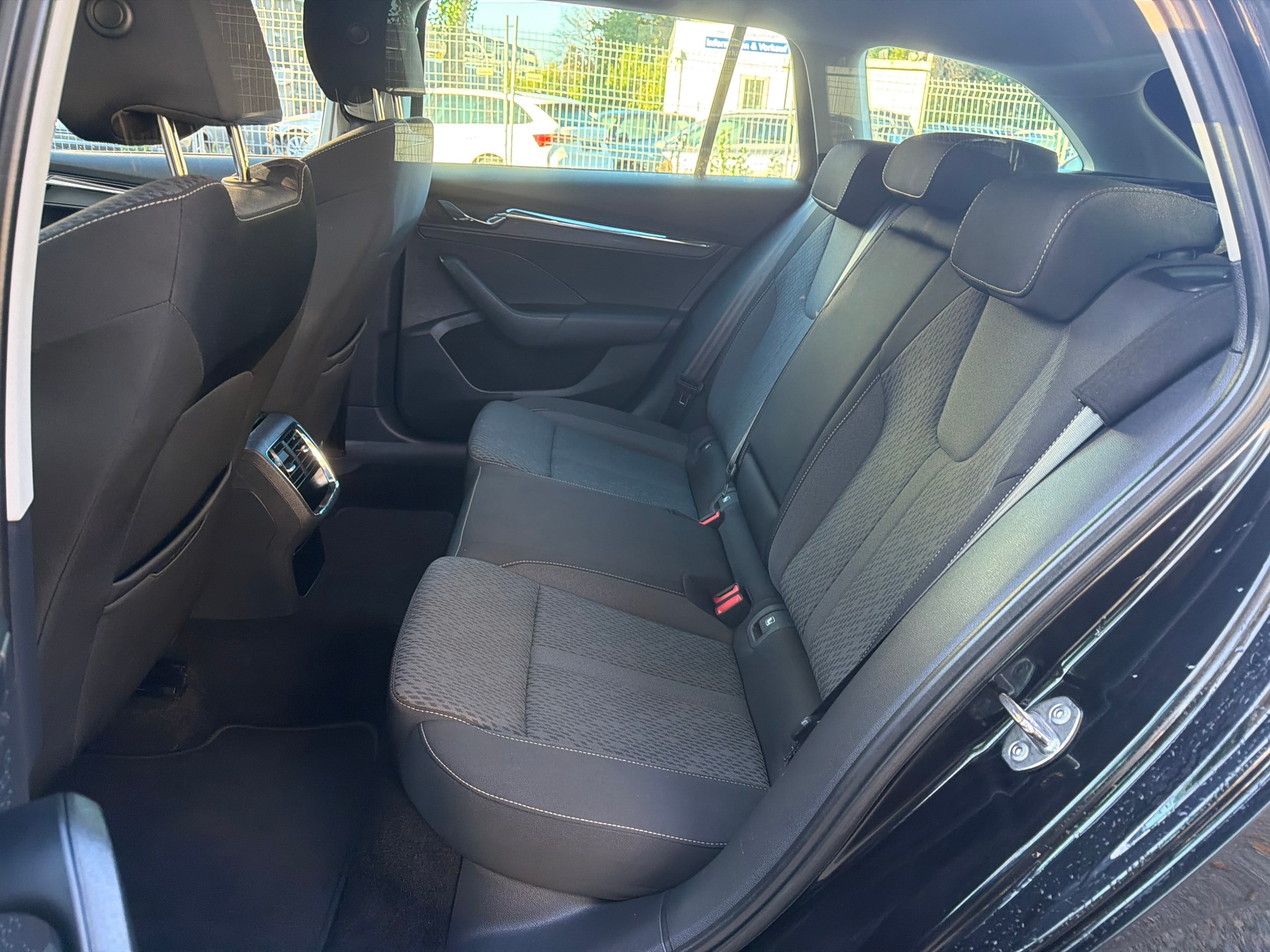 SKODA Octavia Combi 2.0 TDI DSG Style * Gr. Navi * LED * PDC V&H * RF-Kamera * Tempomat * Frisch Ab MFK-image-6