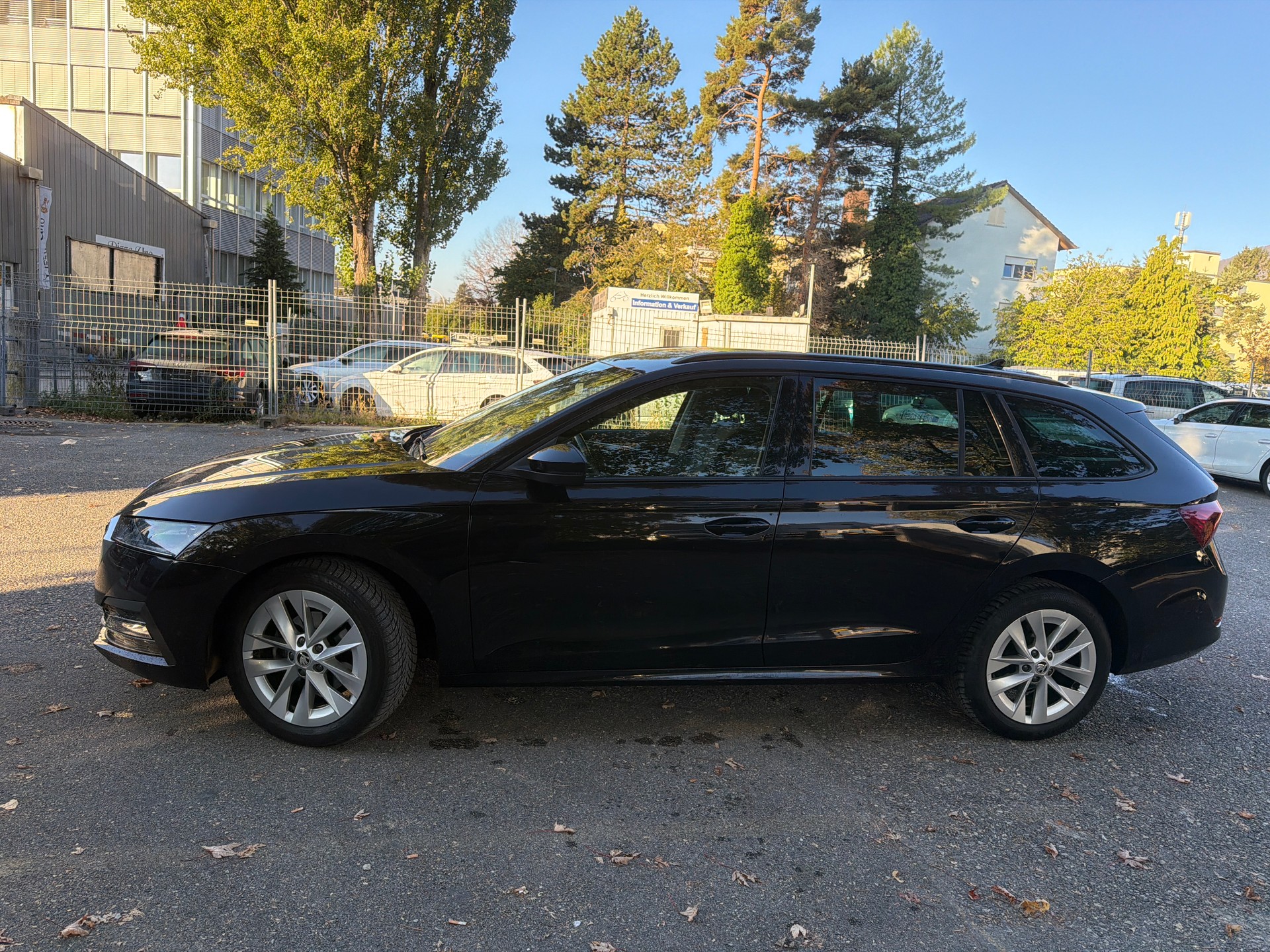 SKODA Octavia Combi 2.0 TDI DSG Style * Gr. Navi * LED * PDC V&H * RF-Kamera * Tempomat * Frisch Ab MFK-image-9