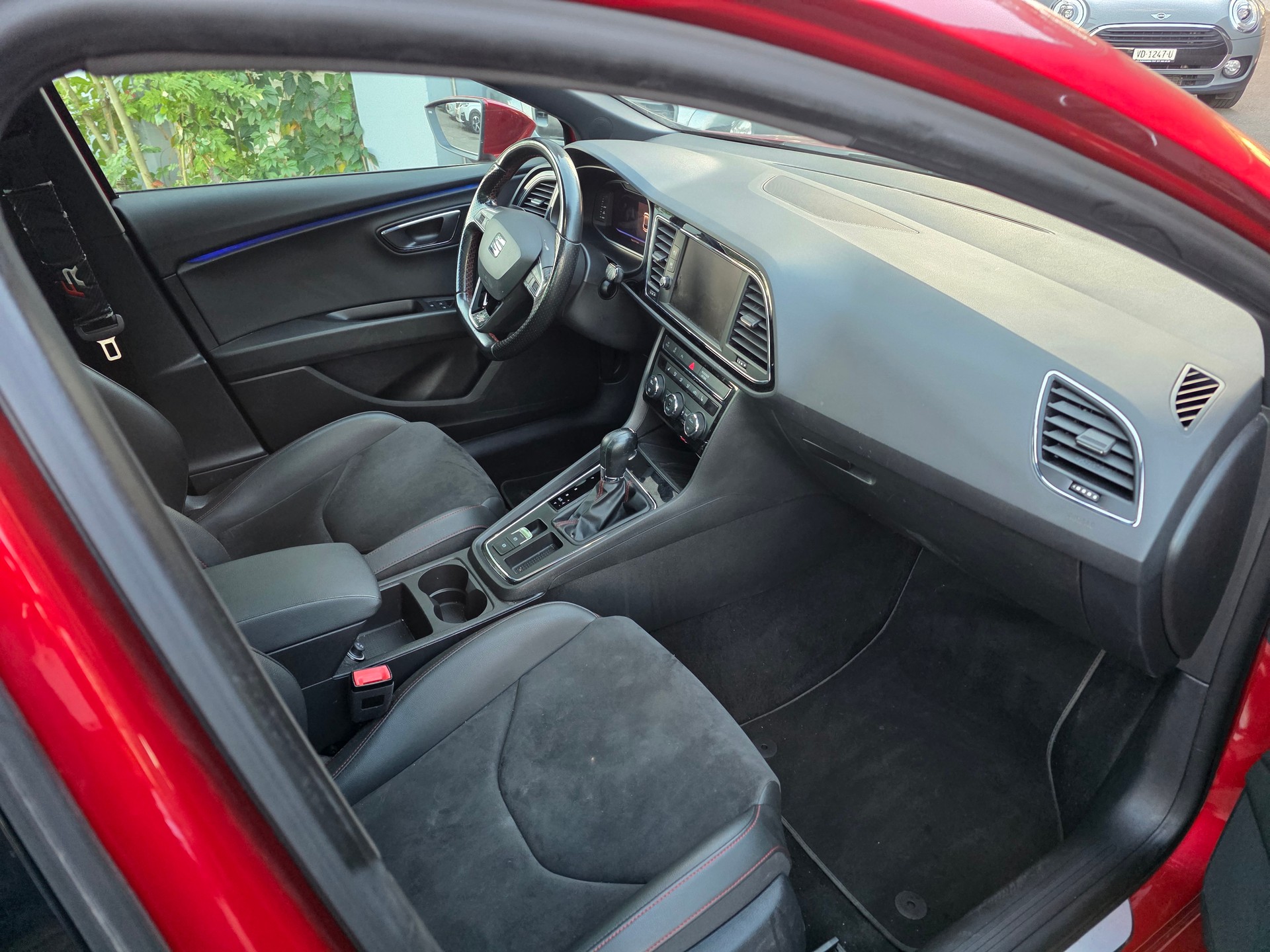 SEAT Leon 2.0 TSI SWISS FR DSG-image-1