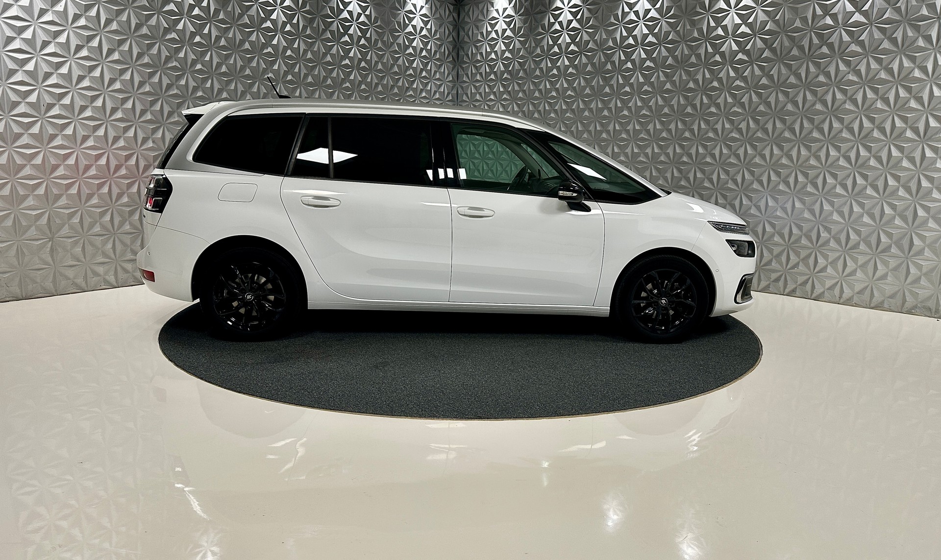 CITROEN Grand C4 Spacetourer 1.5 BlueHDi **7-PLÄTZE** Shine EAT8-image-3