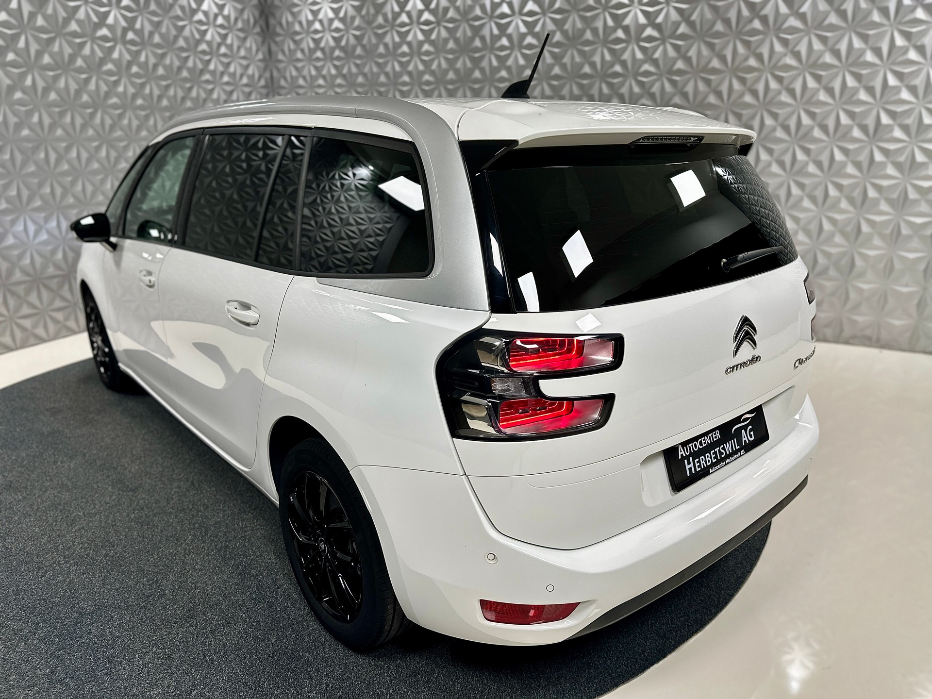 CITROEN Grand C4 Spacetourer 1.5 BlueHDi **7-PLÄTZE** Shine EAT8-image-9