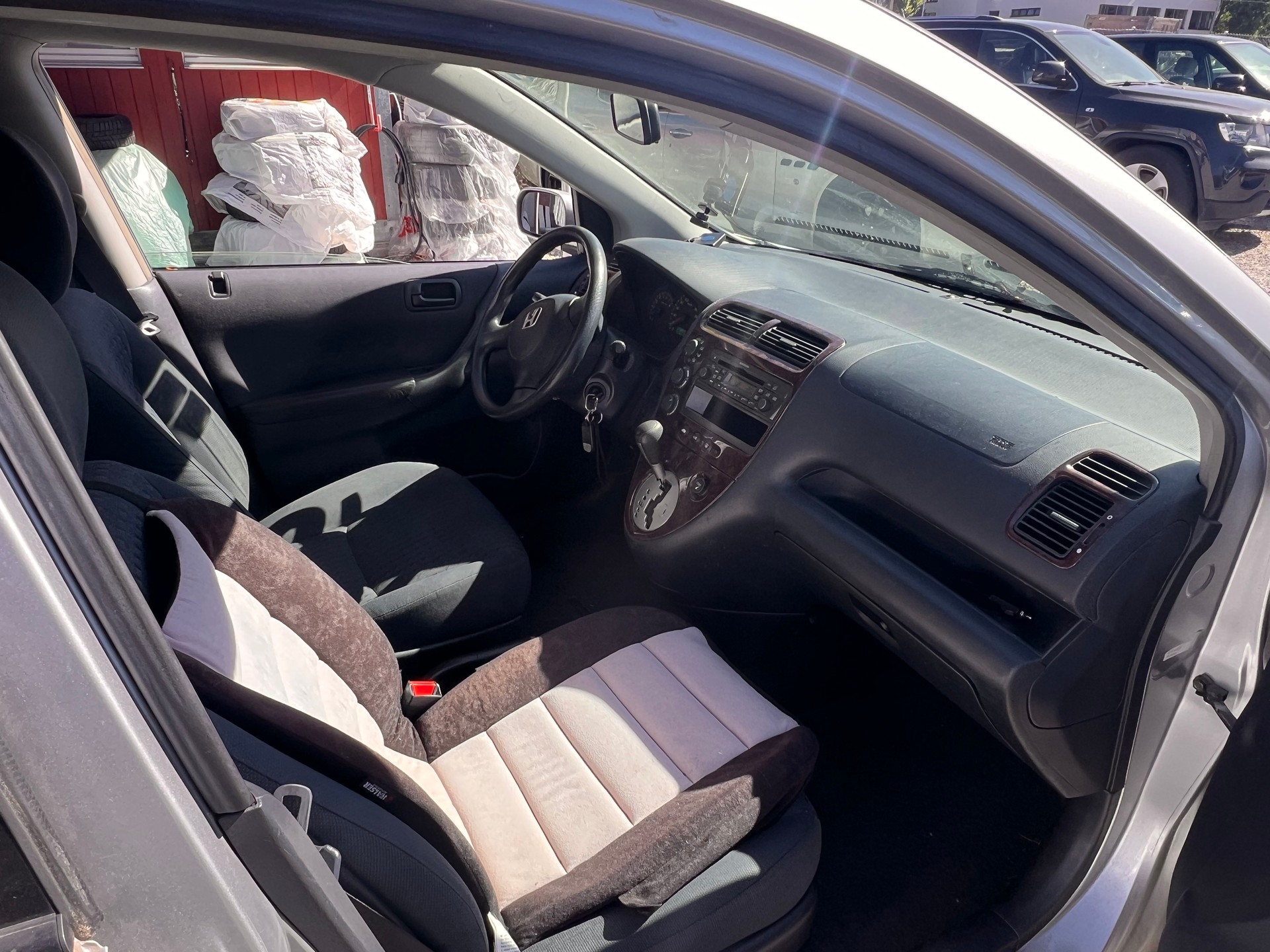 HONDA Civic 1.6i ES-image-9