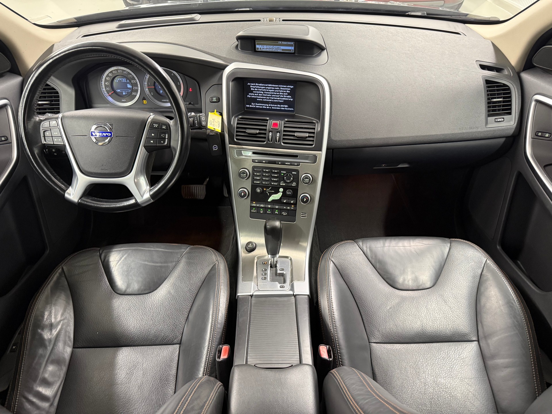 VOLVO XC60 D5 AWD Kinetic Geartronic-image-13