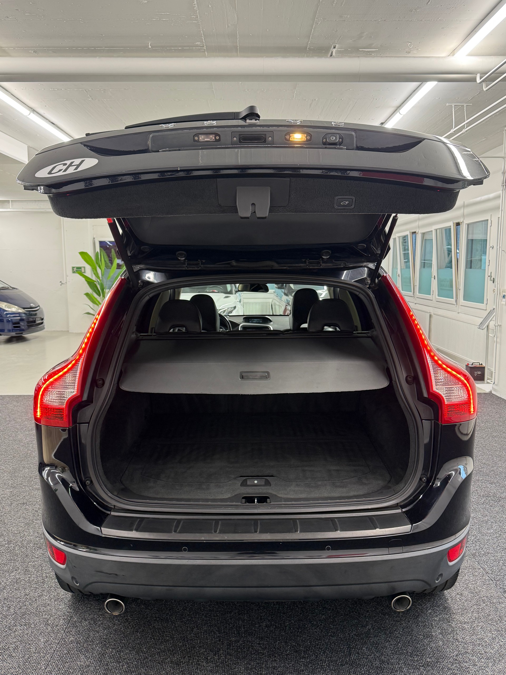 VOLVO XC60 D5 AWD Kinetic Geartronic-image-6