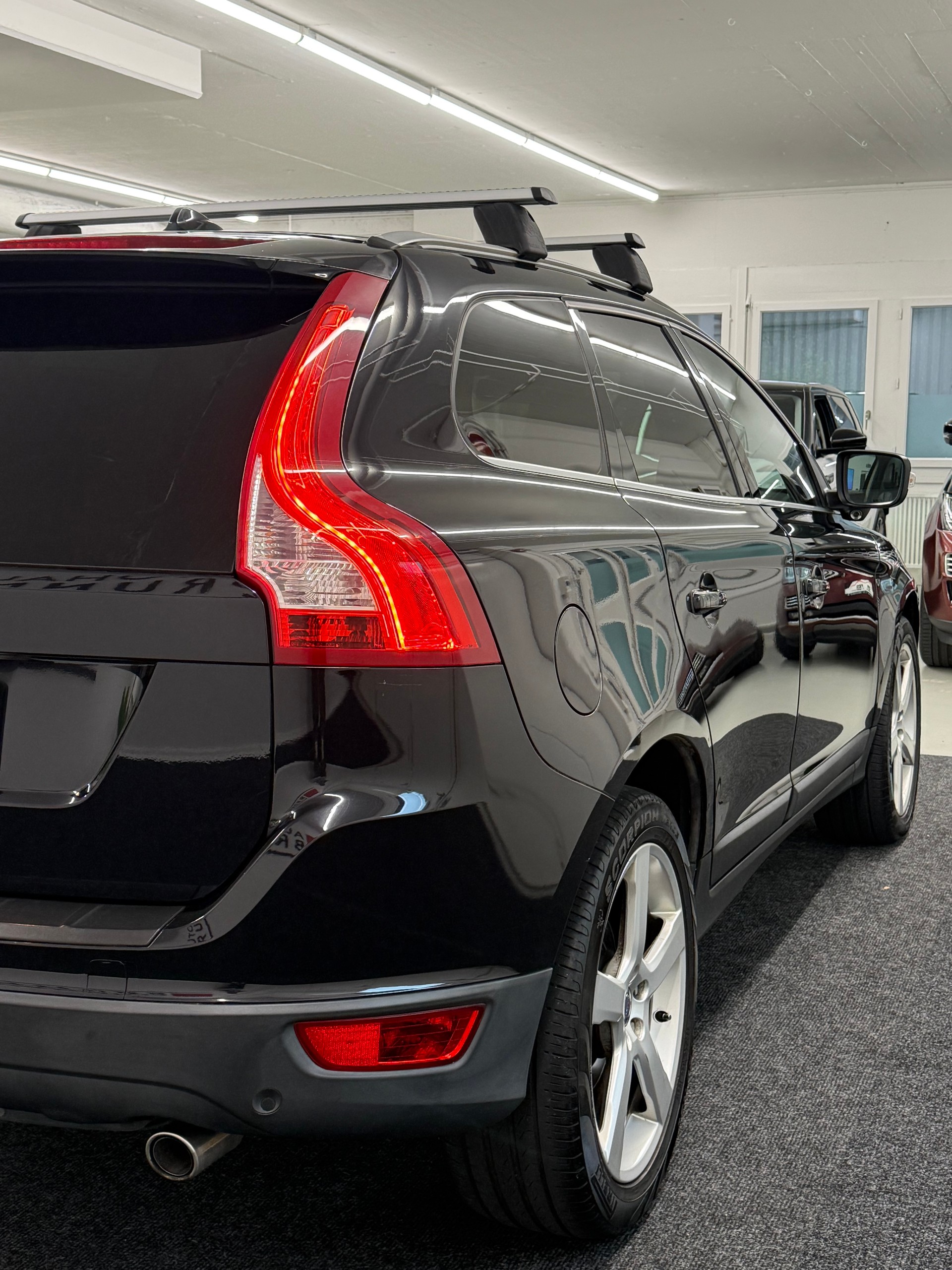 VOLVO XC60 D5 AWD Kinetic Geartronic-image-4