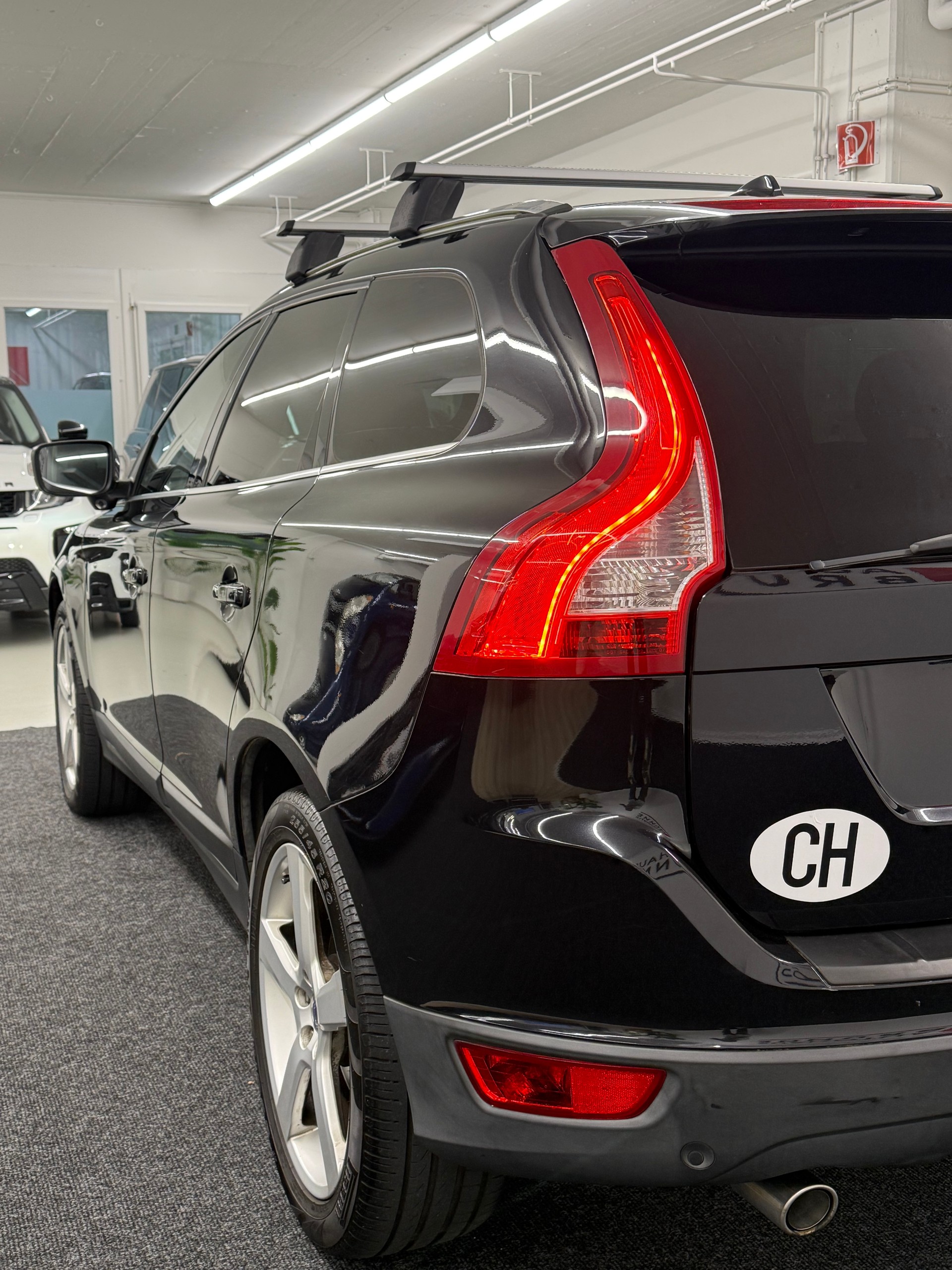 VOLVO XC60 D5 AWD Kinetic Geartronic-image-8