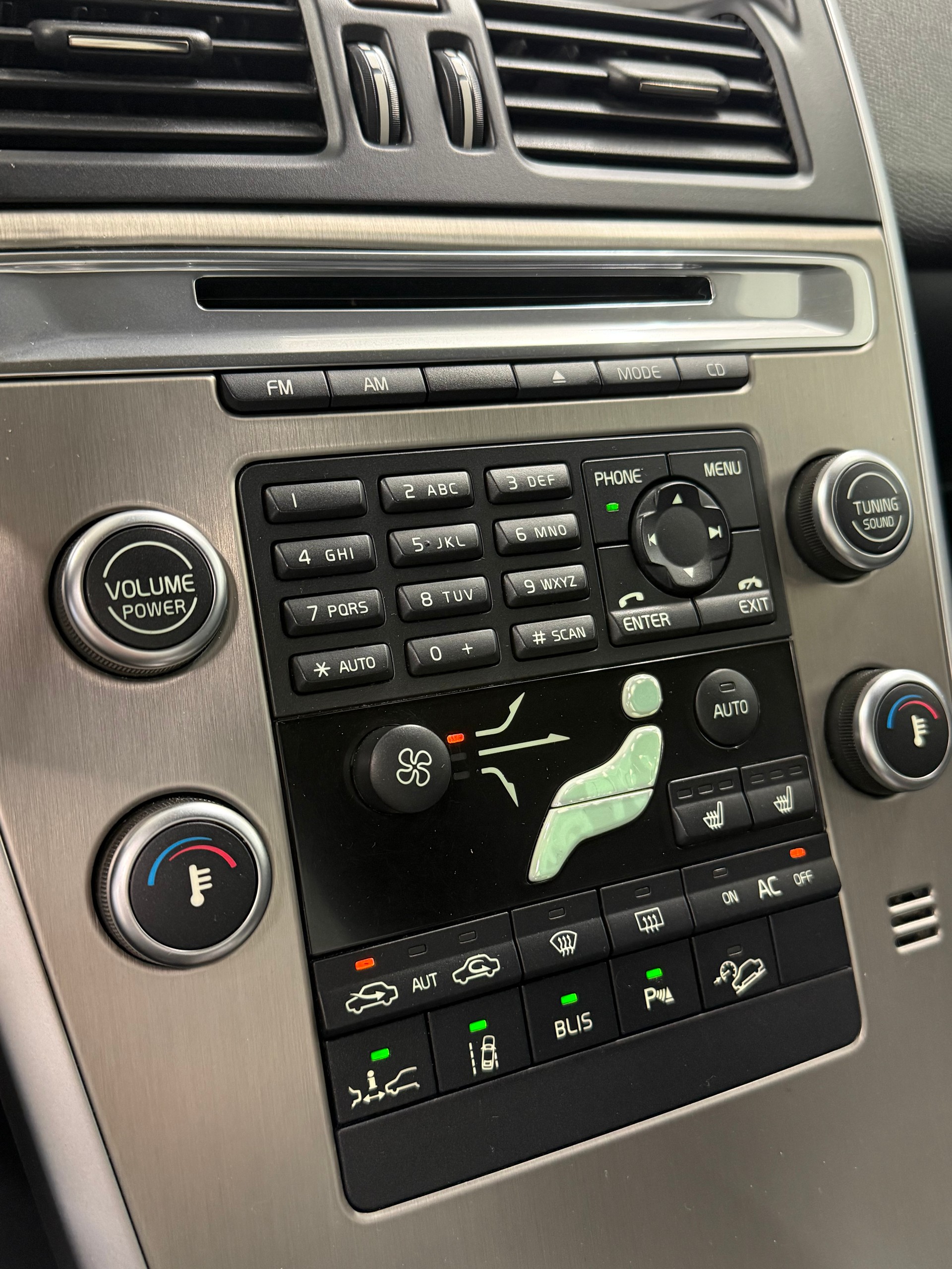 VOLVO XC60 D5 AWD Kinetic Geartronic-image-15