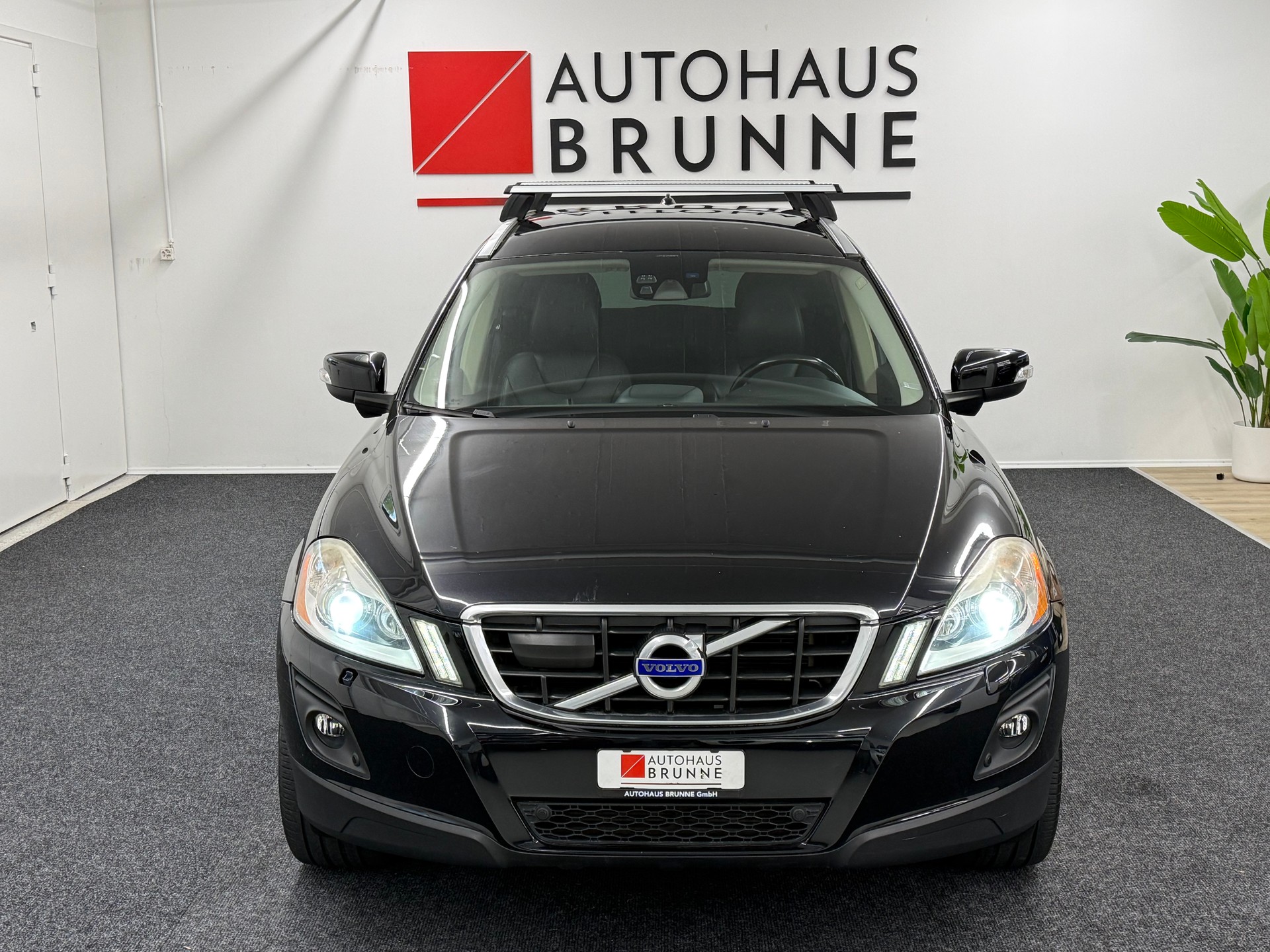 VOLVO XC60 D5 AWD Kinetic Geartronic-showroom-element-1