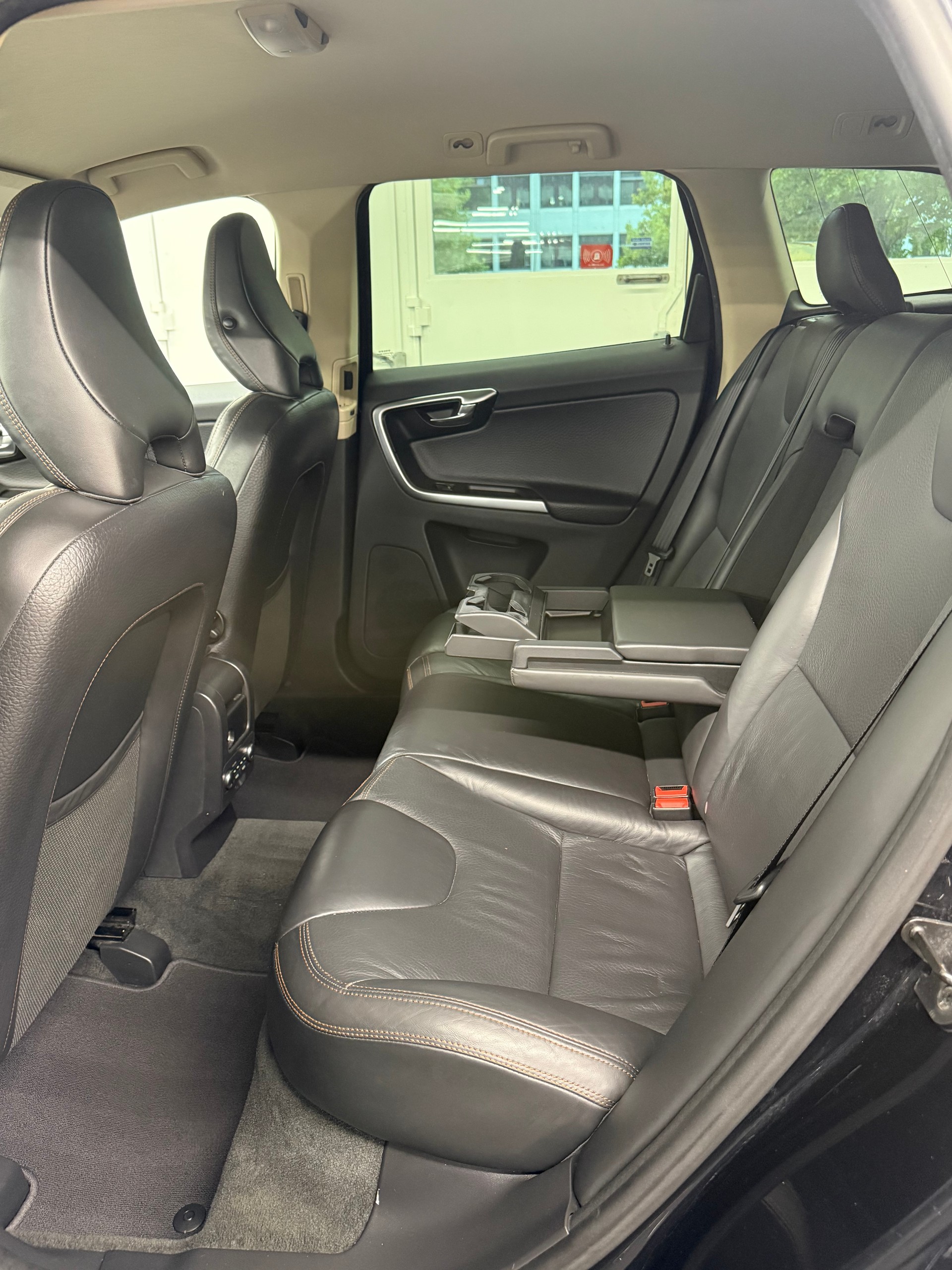 VOLVO XC60 D5 AWD Kinetic Geartronic-image-12