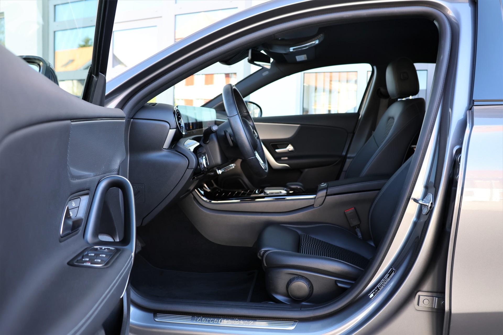 MERCEDES-BENZ A 180 Night Star 7G-DCT (CH)-image-9