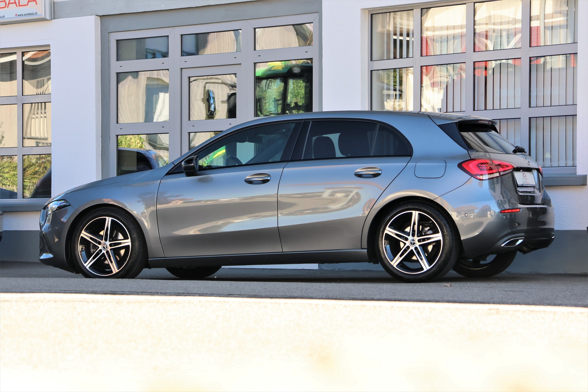 MERCEDES-BENZ A 180 Night Star 7G-DCT (CH)-showroom-element-3