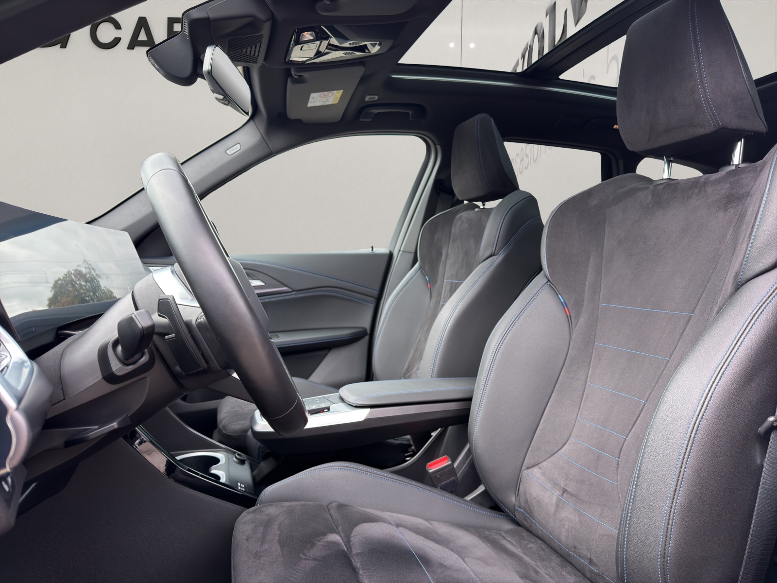 BMW X1 U11 20i sDrive paddles-image-7
