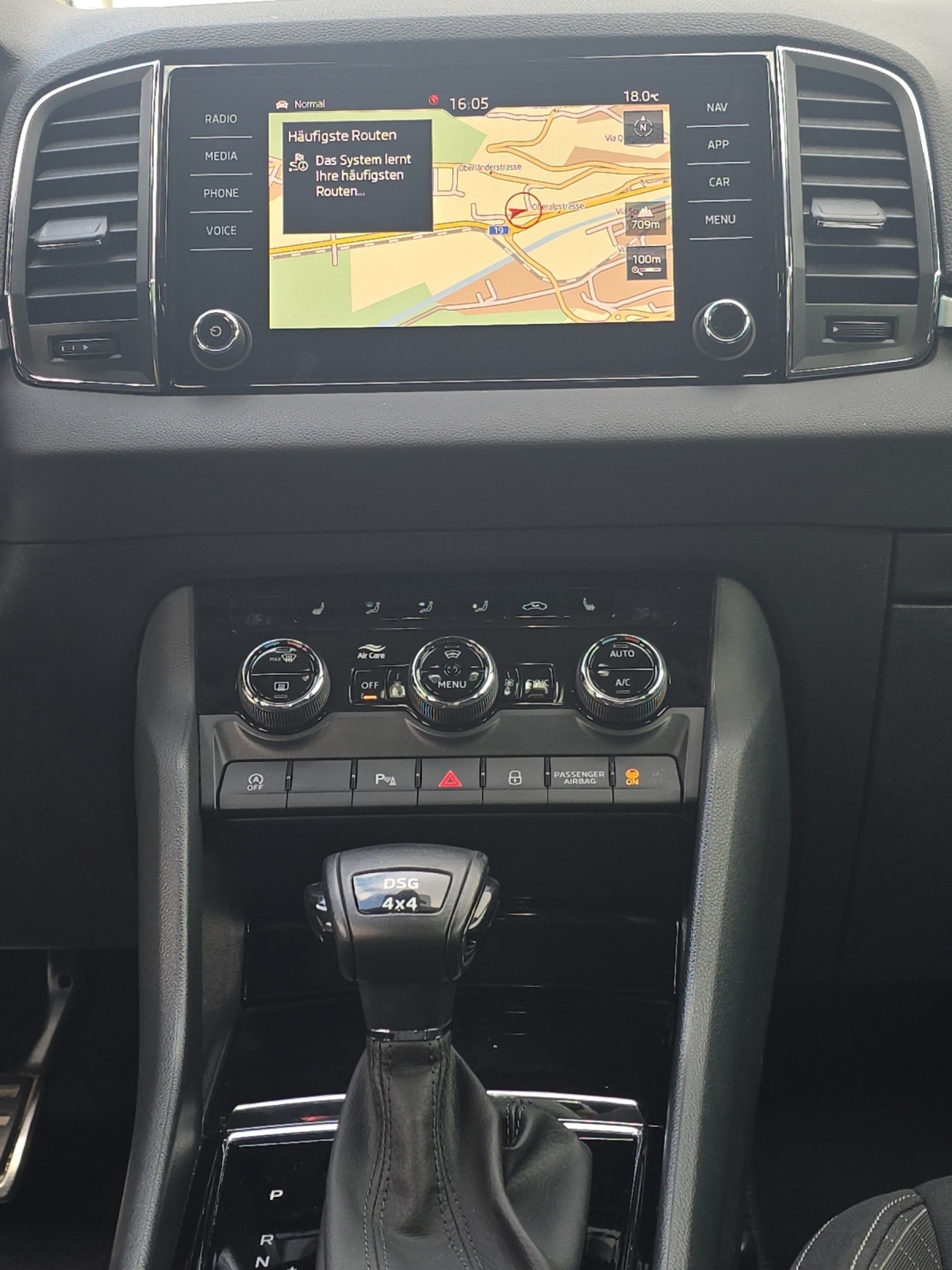 SKODA Karoq 2.0 TDI CR Ambition 4x4 DSG-image-11