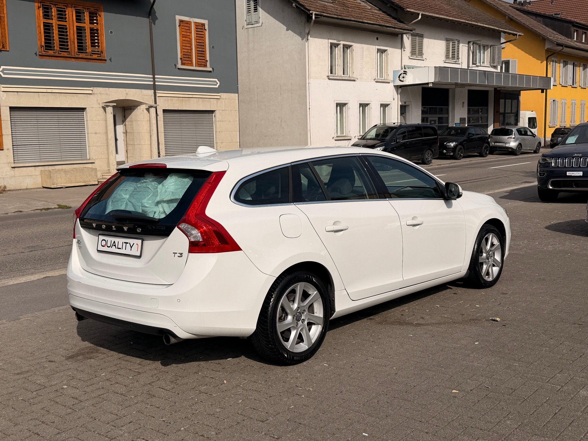 VOLVO V60 T3 Powershift-image-4