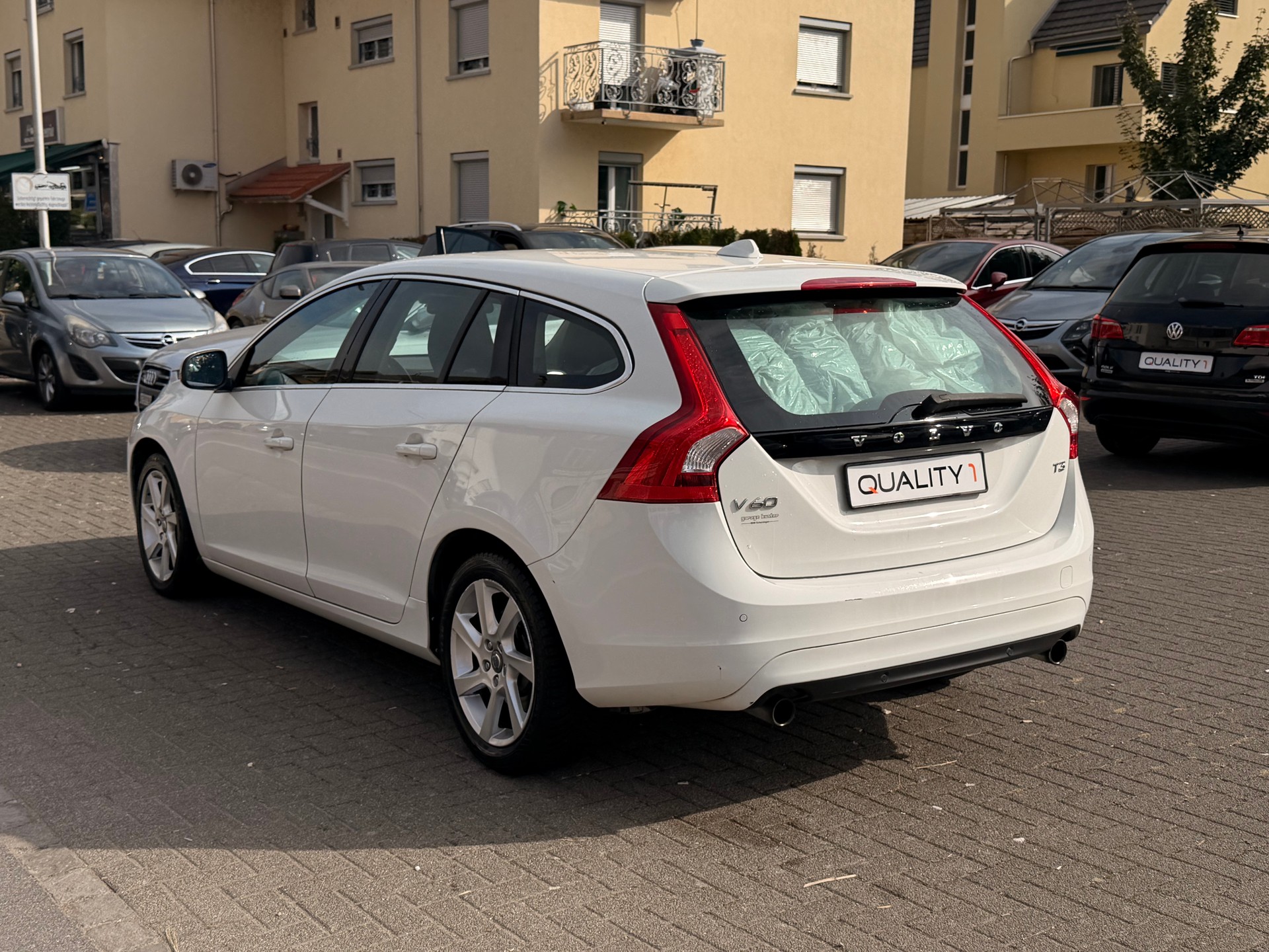 VOLVO V60 T3 Powershift-image-6