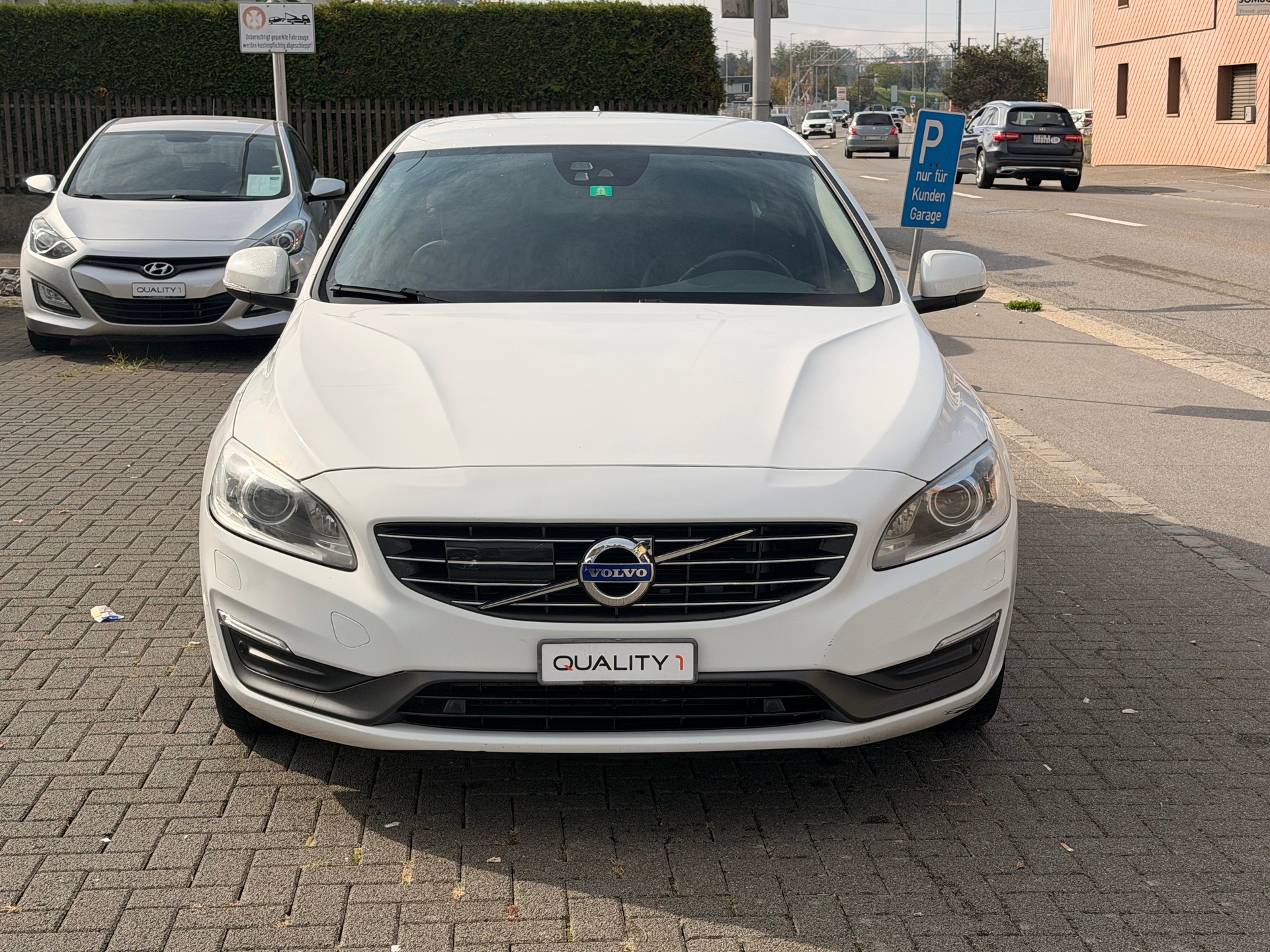 VOLVO V60 T3 Powershift-image-1
