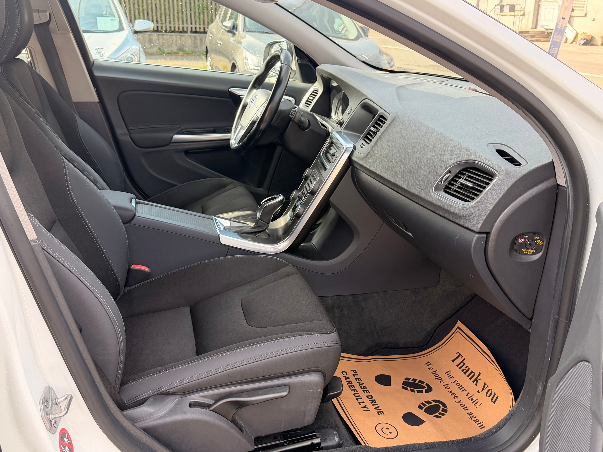 VOLVO V60 T3 Powershift-image-11