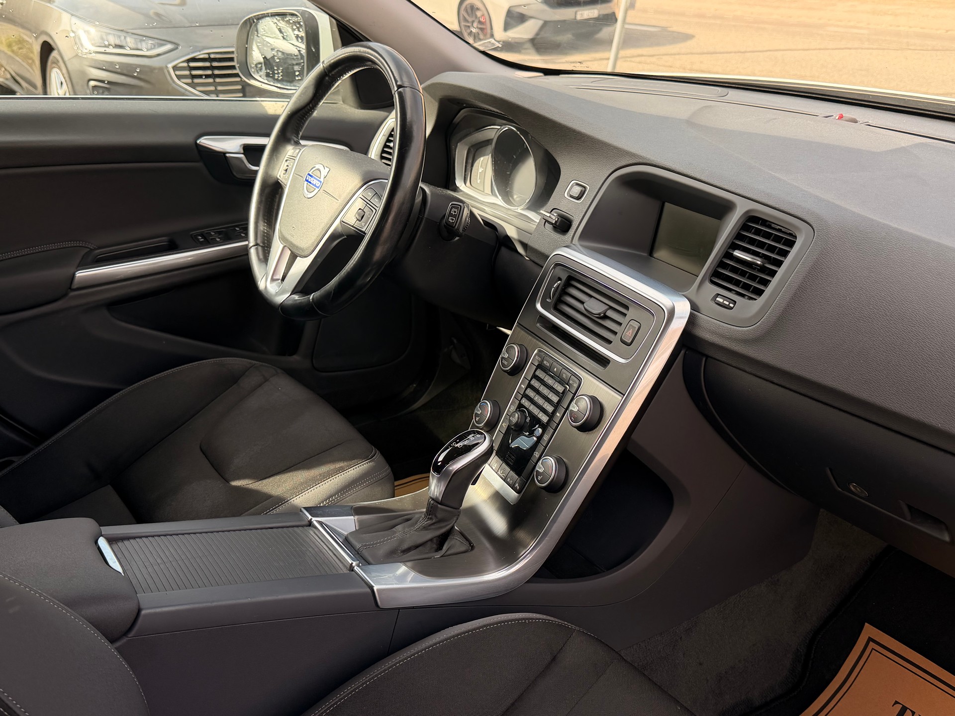 VOLVO V60 T3 Powershift-image-12