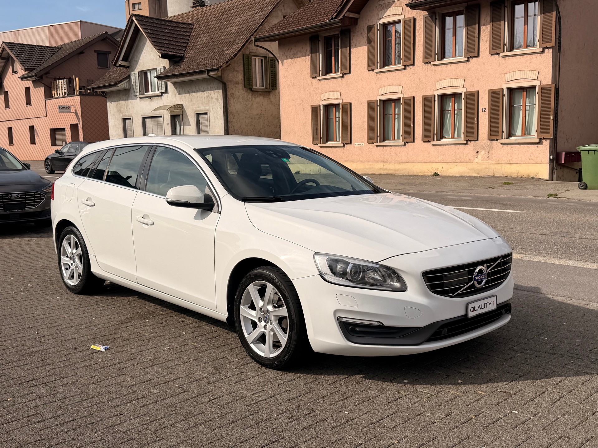 VOLVO V60 T3 Powershift-image-2