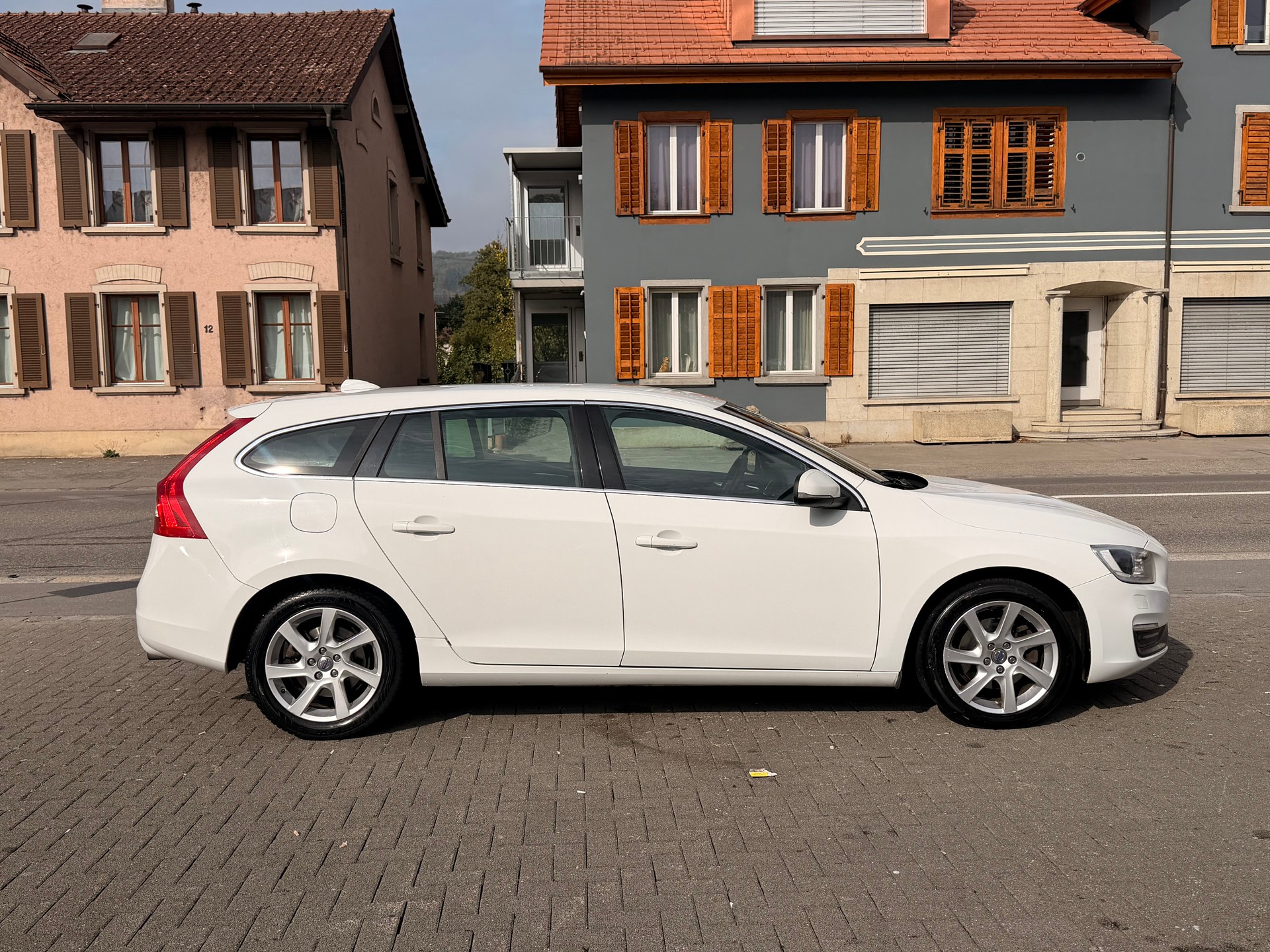 VOLVO V60 T3 Powershift-image-3