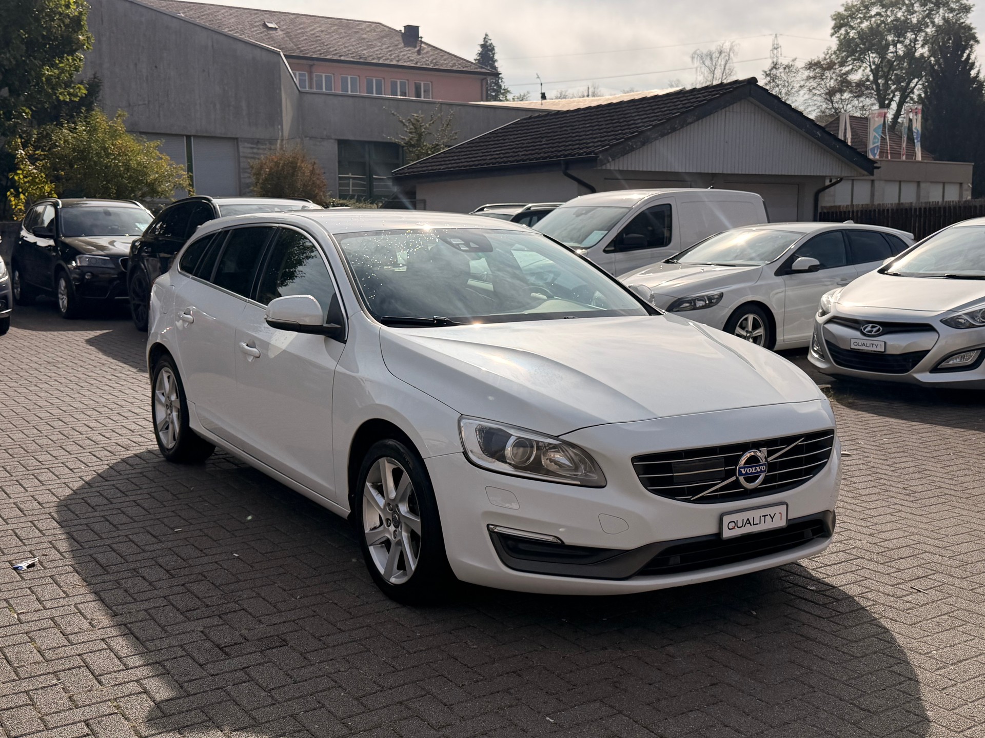 VOLVO V60 T3 Powershift-image-0