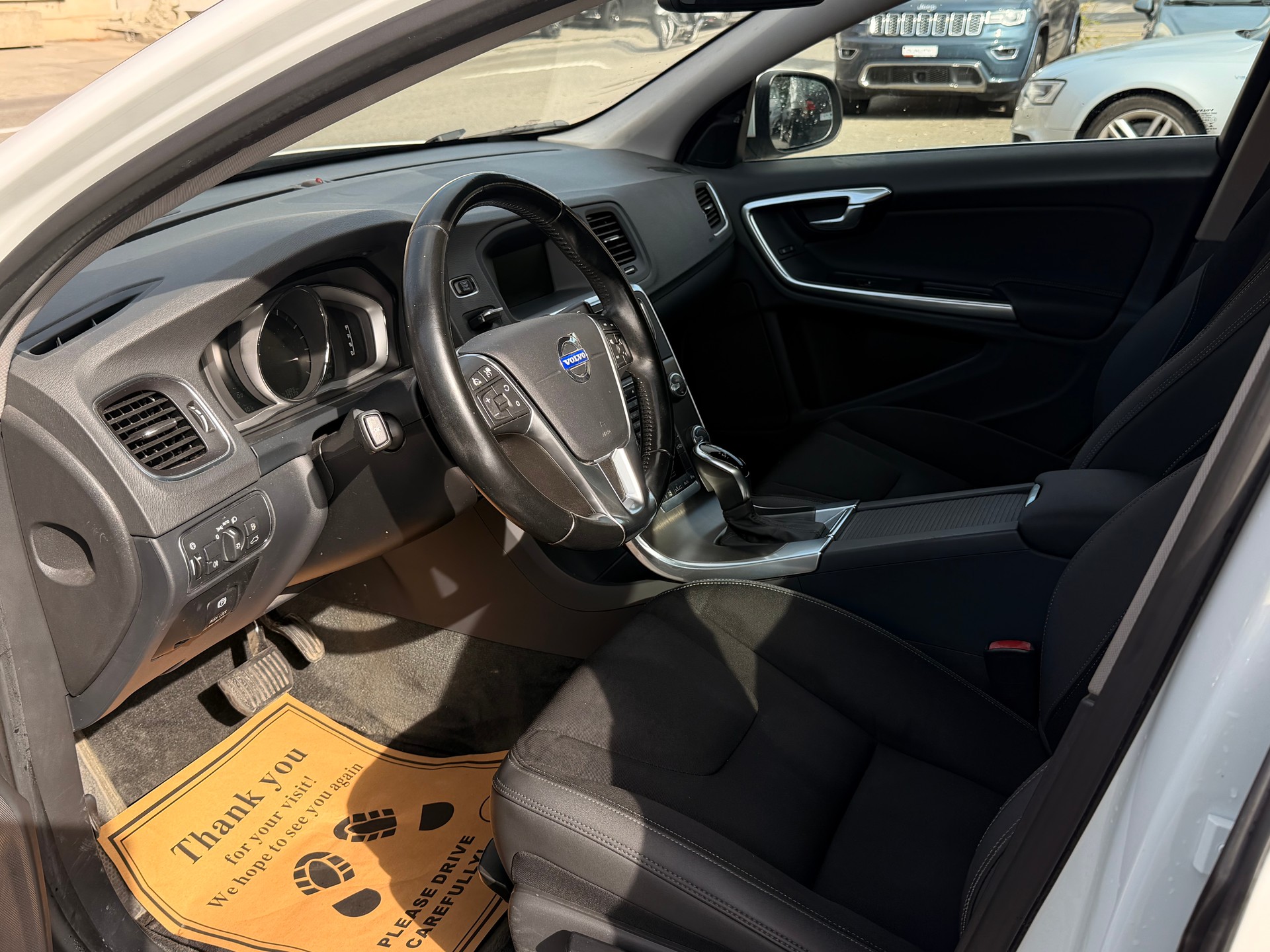 VOLVO V60 T3 Powershift-image-8