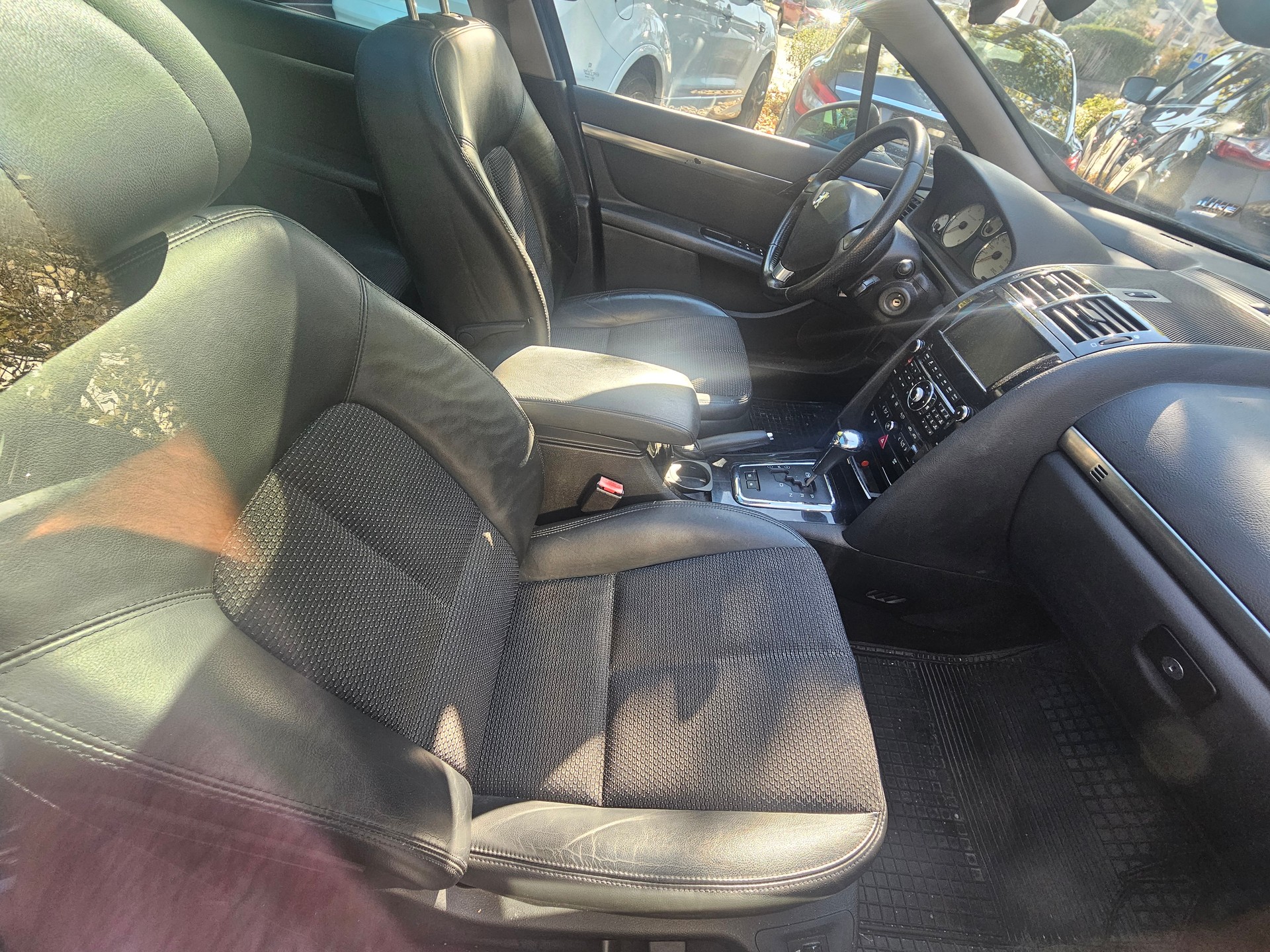 PEUGEOT 407 SW 2.0 HDI Dynamic Automatic-image-4