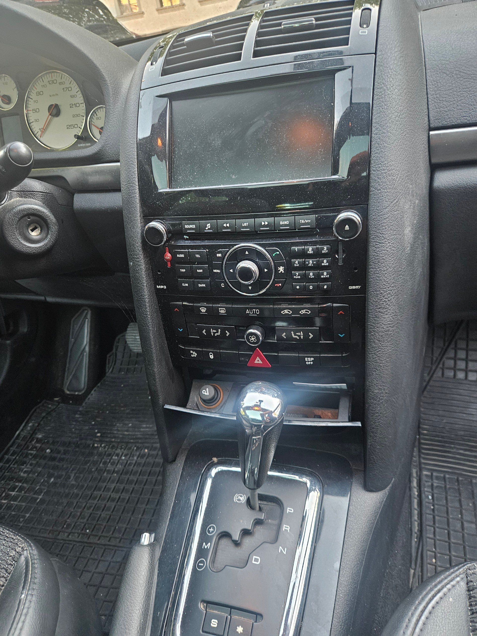 PEUGEOT 407 SW 2.0 HDI Dynamic Automatic-image-8