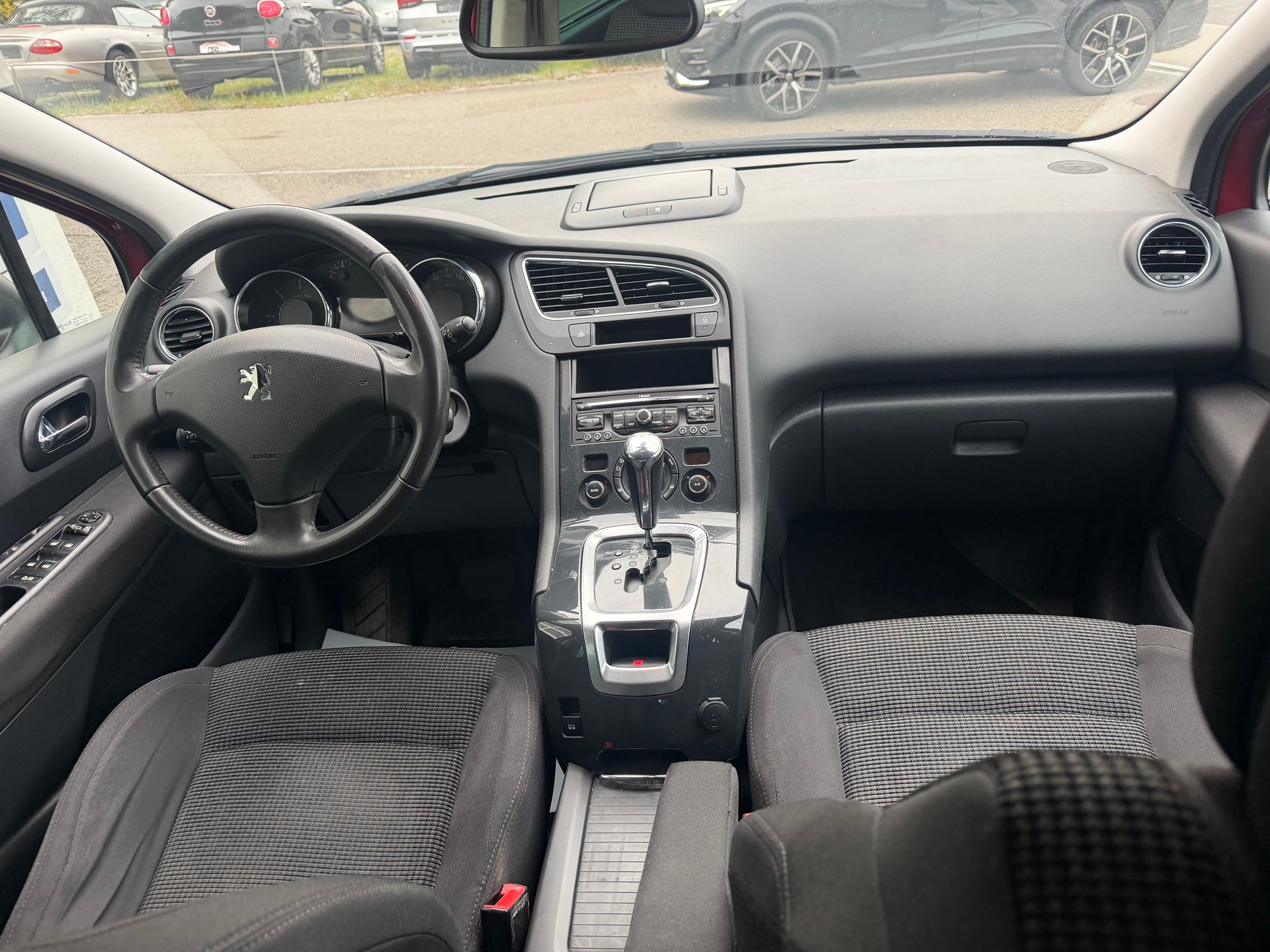 PEUGEOT 5008 2.0 HDI Business Automatic-image-12