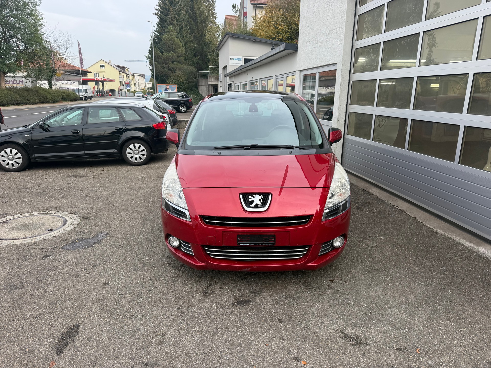 PEUGEOT 5008 2.0 HDI Business Automatic-image-1