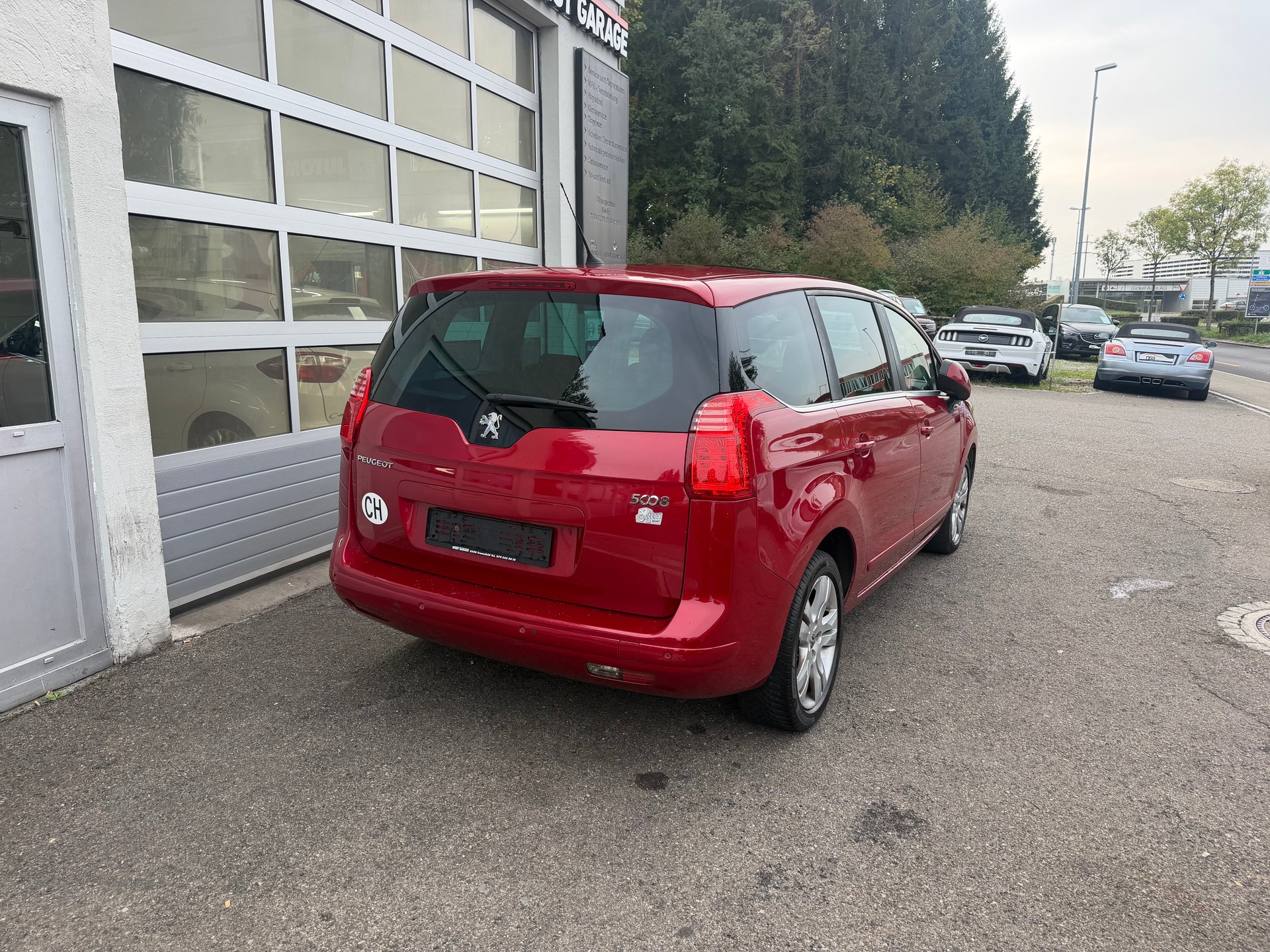 PEUGEOT 5008 2.0 HDI Business Automatic-image-4