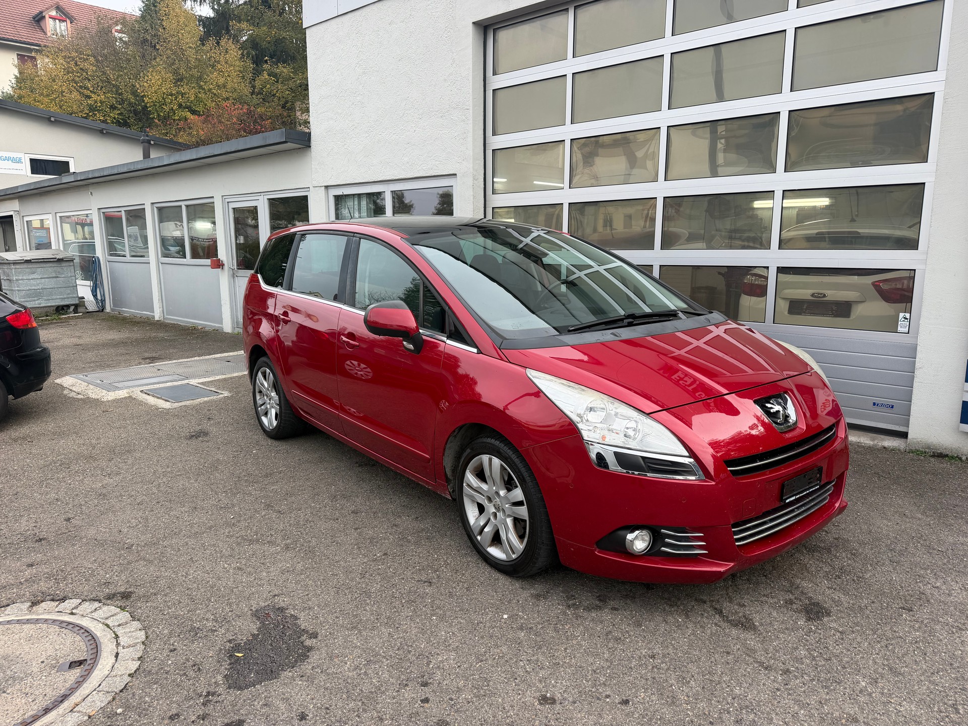PEUGEOT 5008 2.0 HDI Business Automatic-image-2