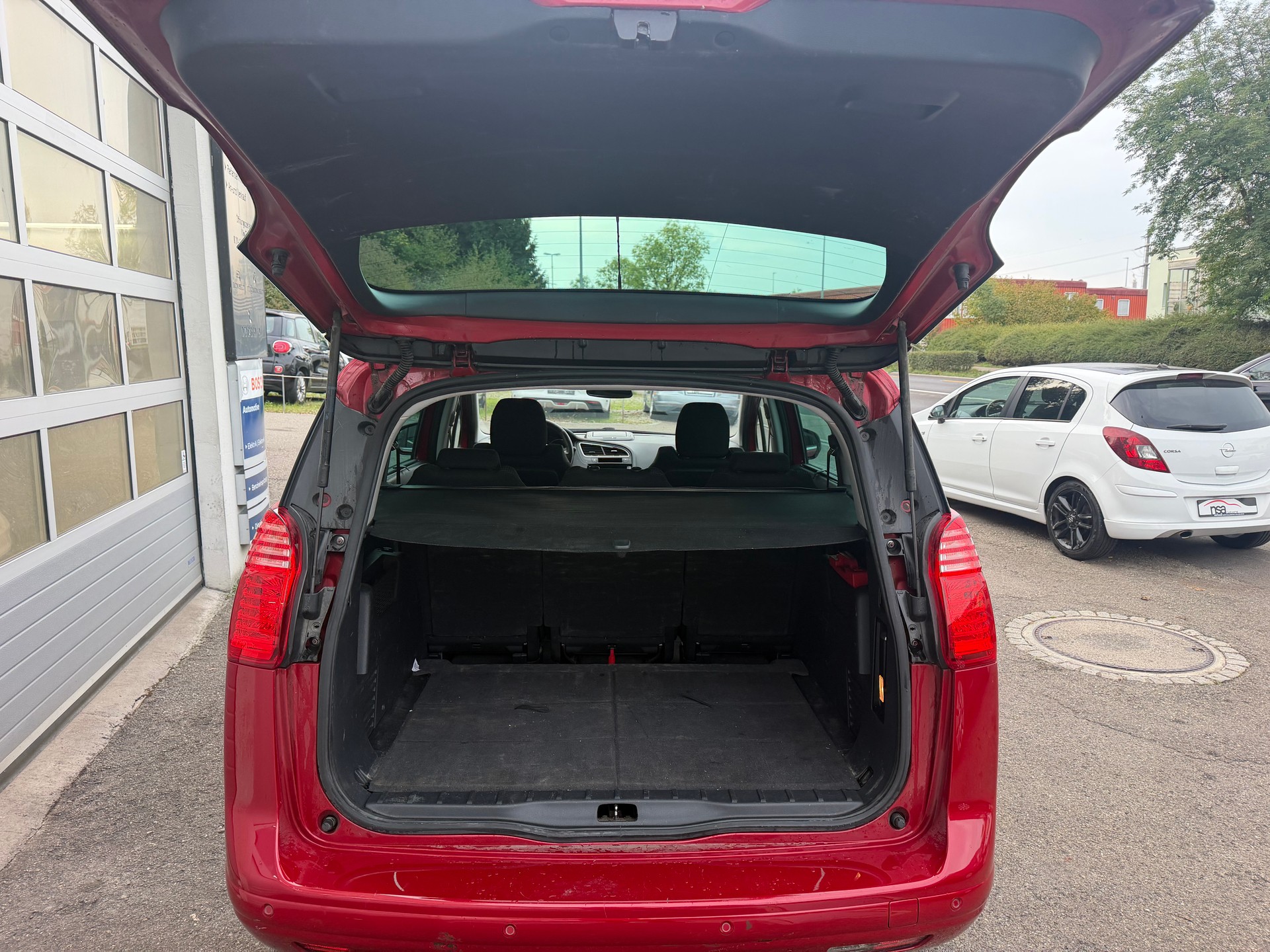 PEUGEOT 5008 2.0 HDI Business Automatic-image-9