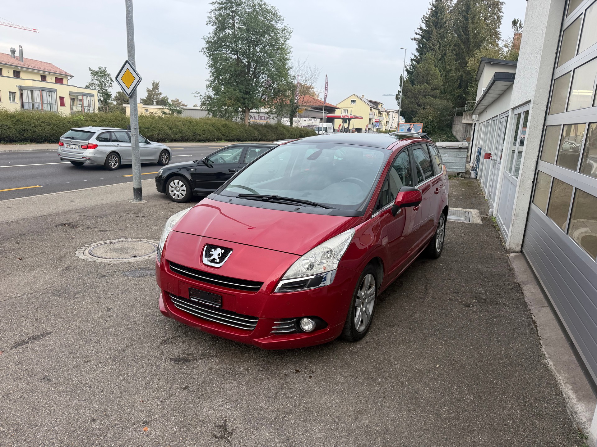 PEUGEOT 5008 2.0 HDI Business Automatic-image-0