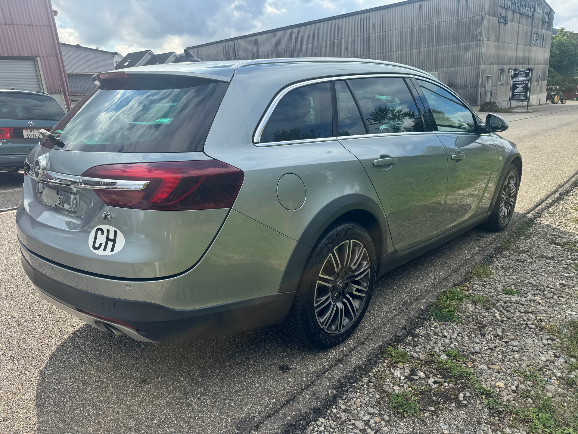 OPEL Insignia Country Tourer 2.0 Turbo 4WD Automatic-image-3