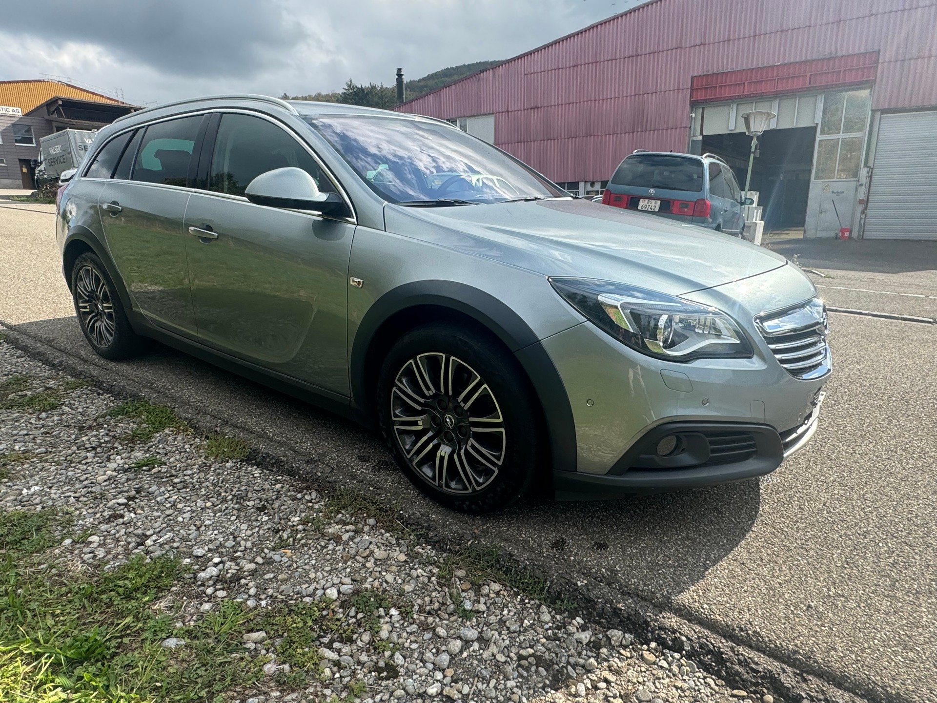 OPEL Insignia Country Tourer 2.0 Turbo 4WD Automatic-image-2
