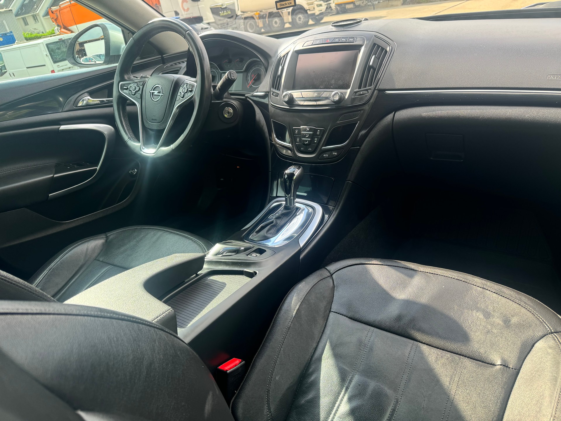 OPEL Insignia Country Tourer 2.0 Turbo 4WD Automatic-image-7