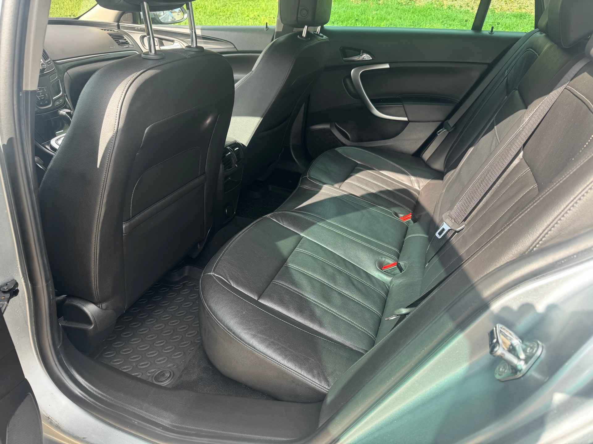 OPEL Insignia Country Tourer 2.0 Turbo 4WD Automatic-image-9